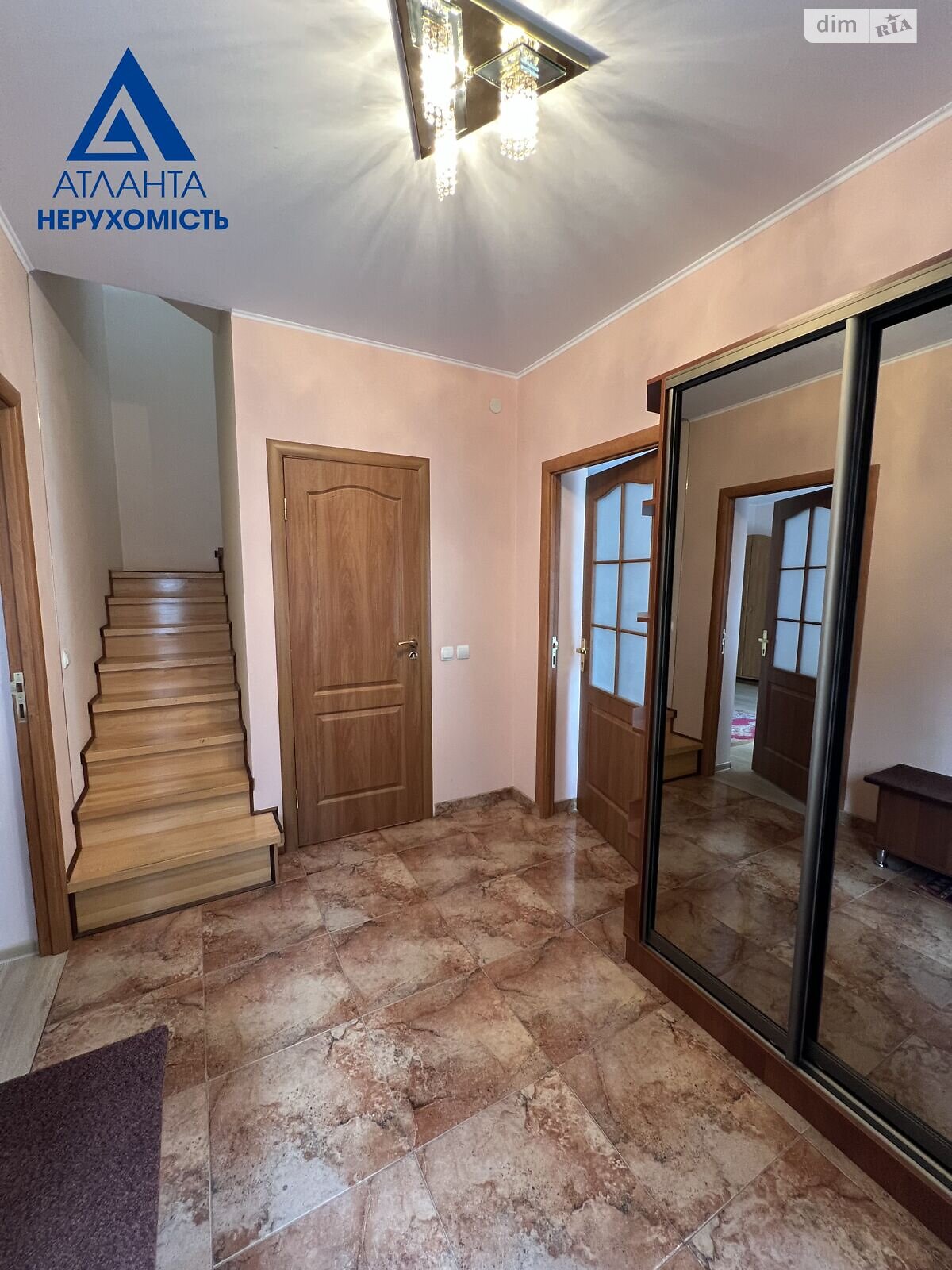 Продаж частини будинку в Луцьку, район Центр, 3 кімнати фото 1 Продаж частини будинку в Луцьку, район Центр, 3 кімнати фото 1