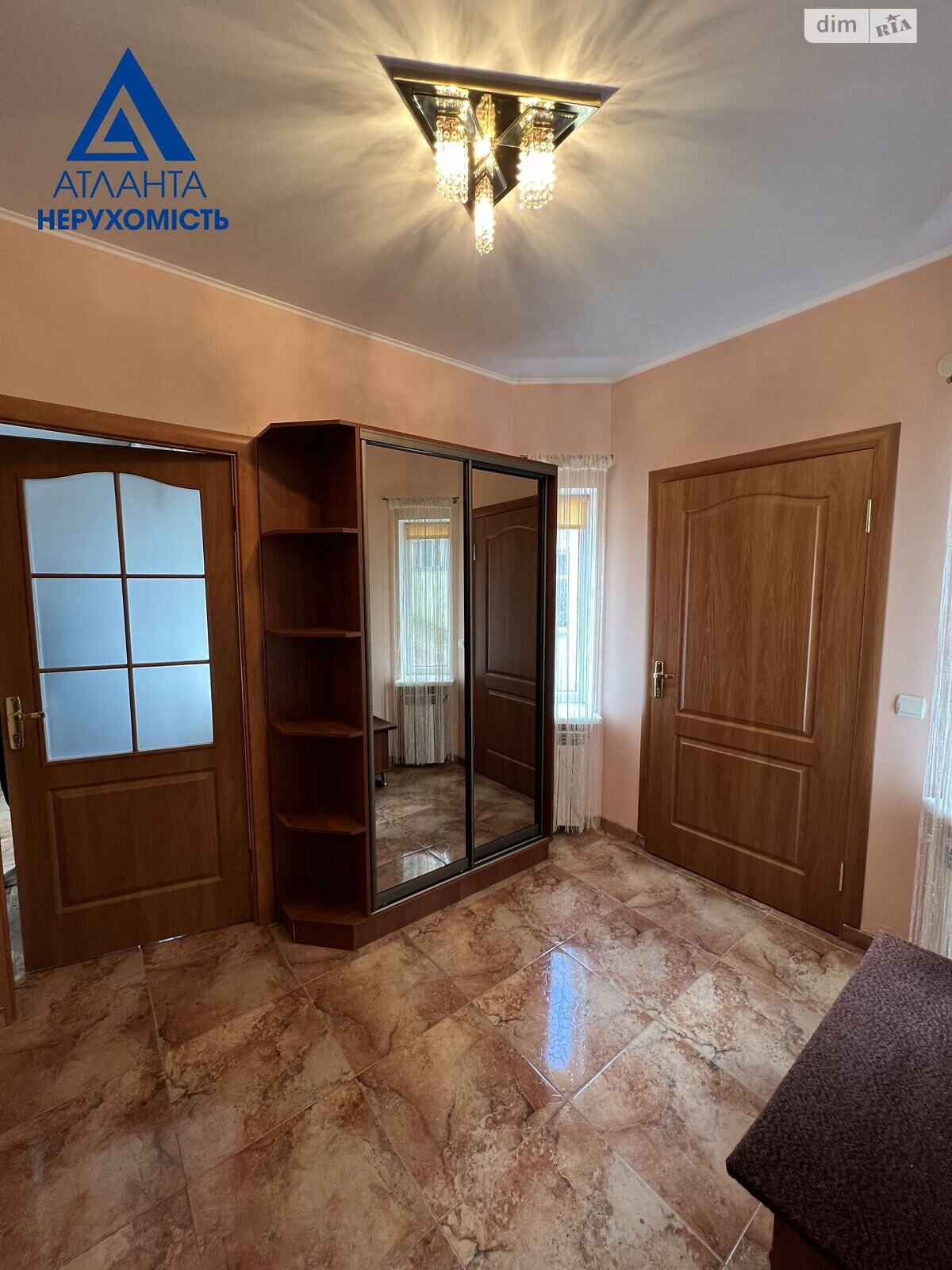 Продаж частини будинку в Луцьку, район Центр, 3 кімнати фото 1 Продаж частини будинку в Луцьку, район Центр, 3 кімнати фото 1
