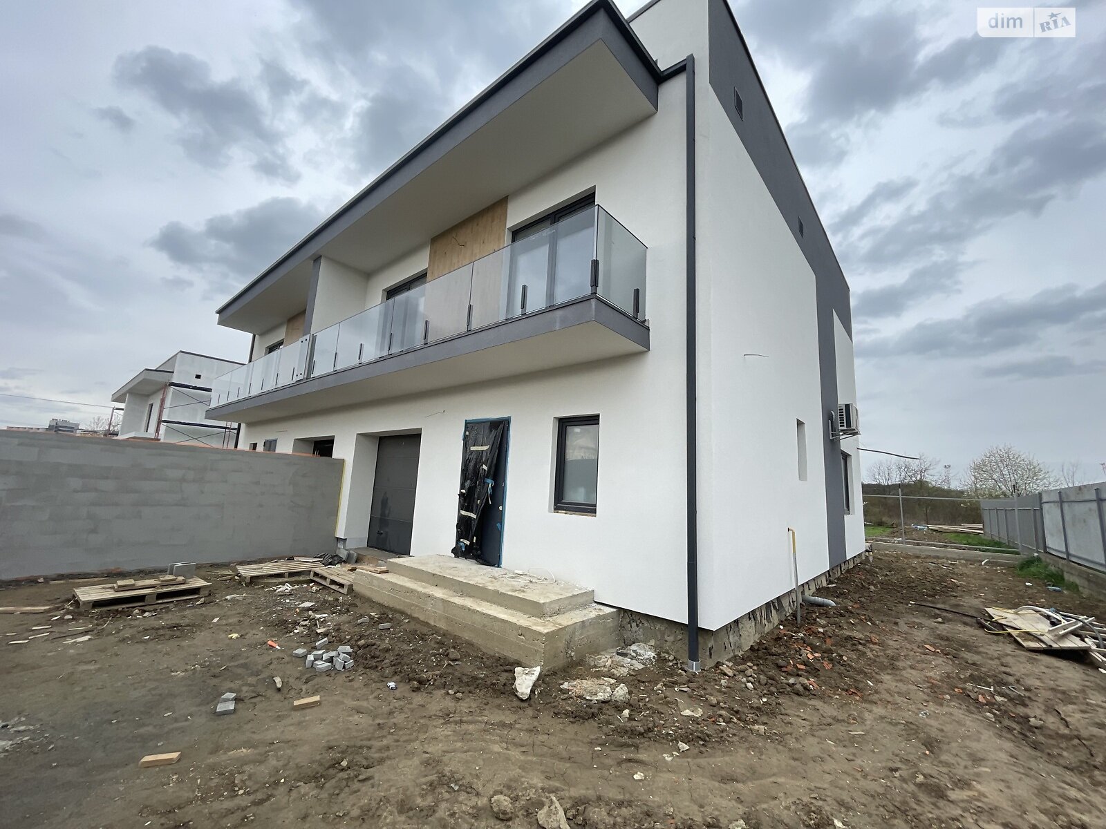 Продаж частини будинку в Минаї, 4 кімнати фото 1 Продаж частини будинку в Минаї, 4 кімнати фото 1