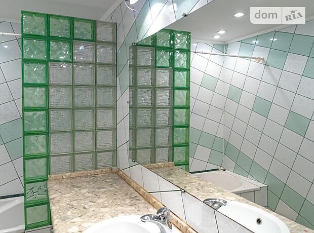 Продажа части дома в Николаеве, улица Адмирала Макарова (Центр), район Центральный, 6 комнат фото 1 Продажа части дома в Николаеве, улица Адмирала Макарова (Центр), район Центральный, 6 комнат фото 1