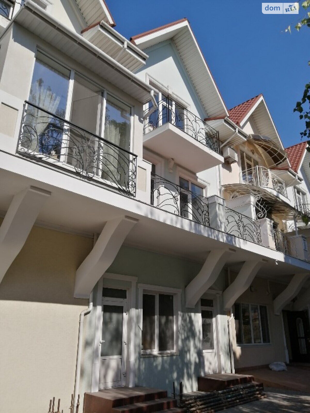 Продаж частини будинку в Одесі, вулиця Довга, район Київський, 6 кімнат фото 1