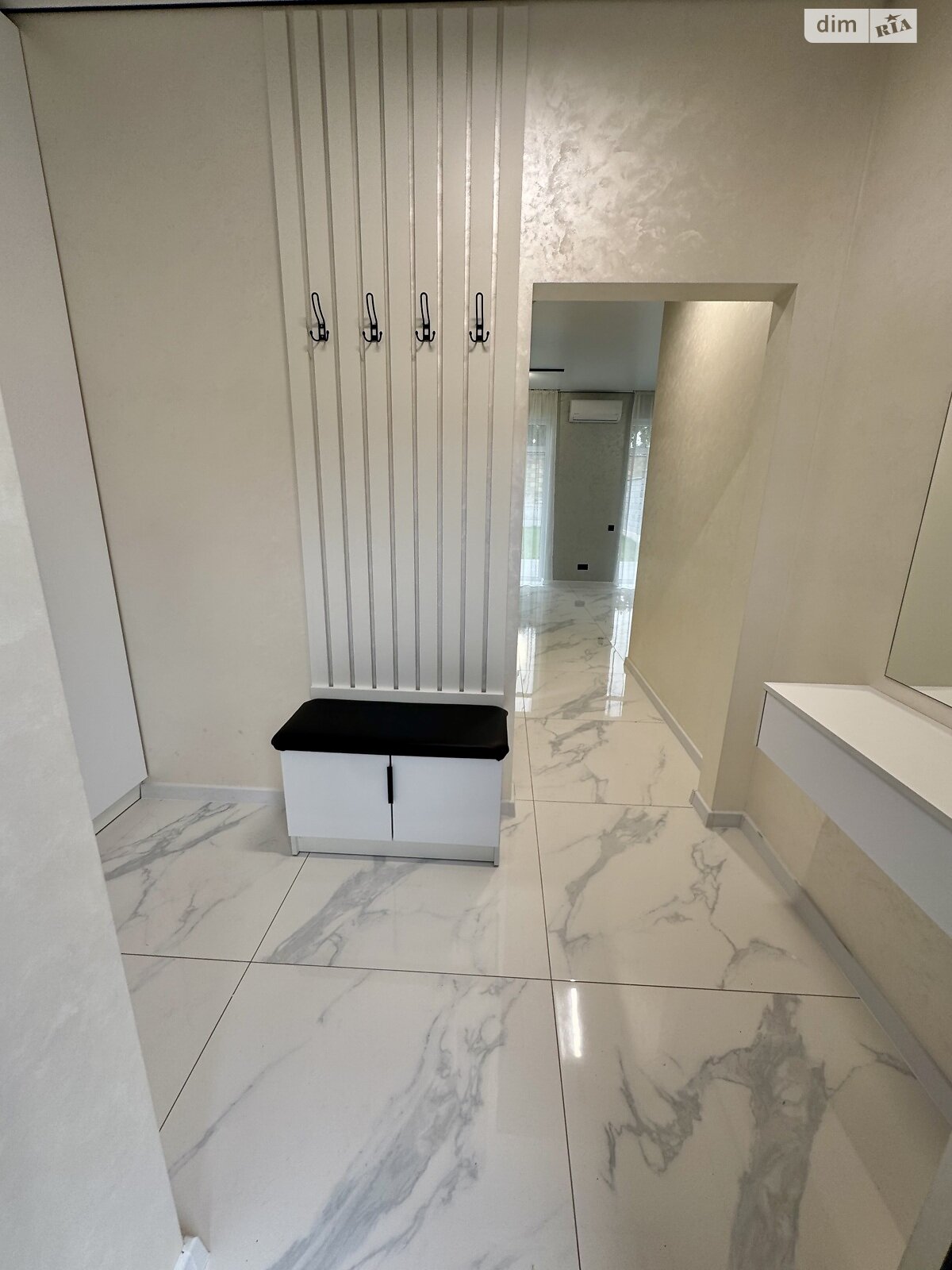 Продаж частини будинку в Рівному, вулиця Ярослава Стецько, район Щасливе, 3 кімнати фото 1