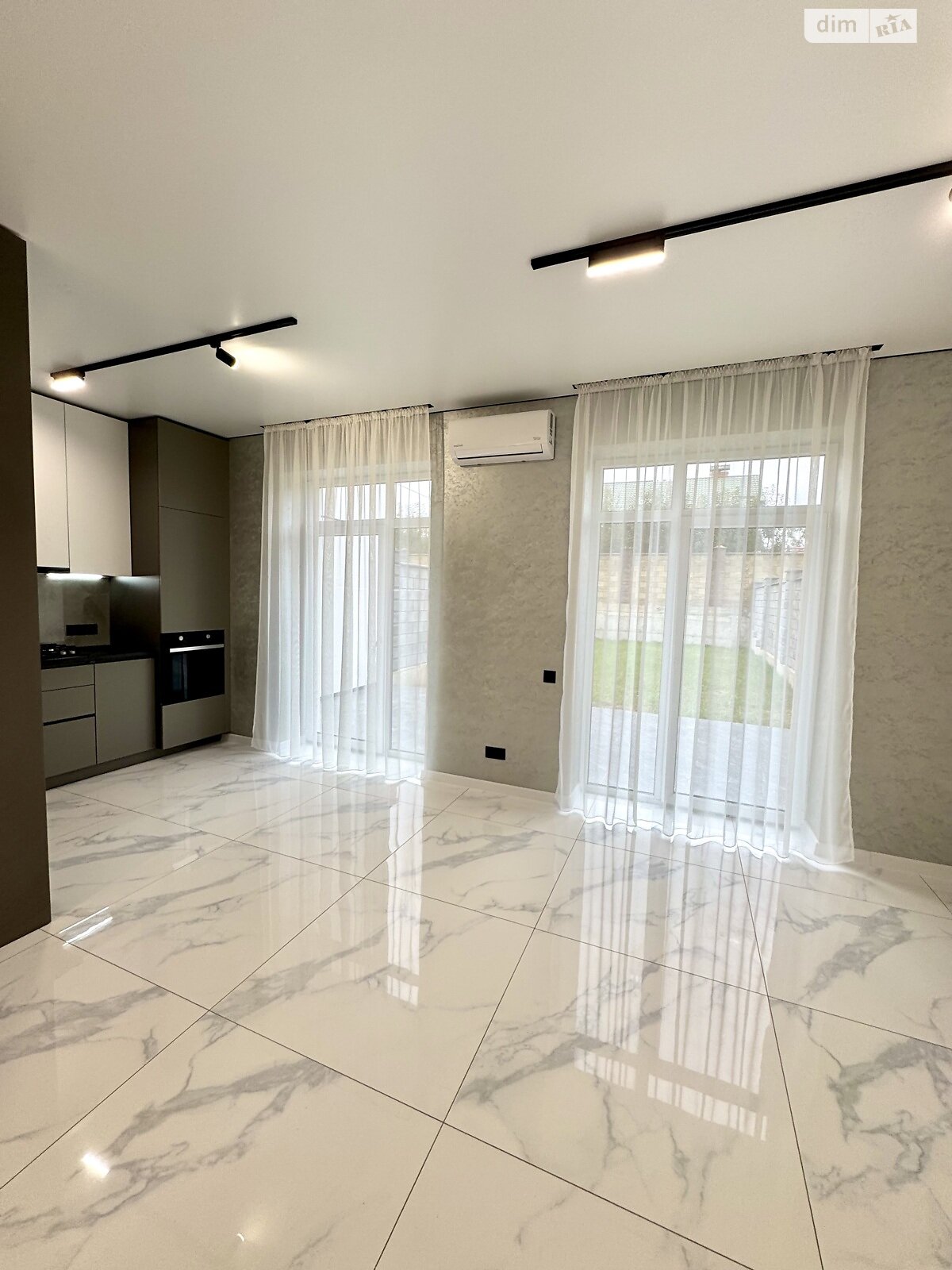 Продаж частини будинку в Рівному, вулиця Ярослава Стецько, район Щасливе, 3 кімнати фото 1