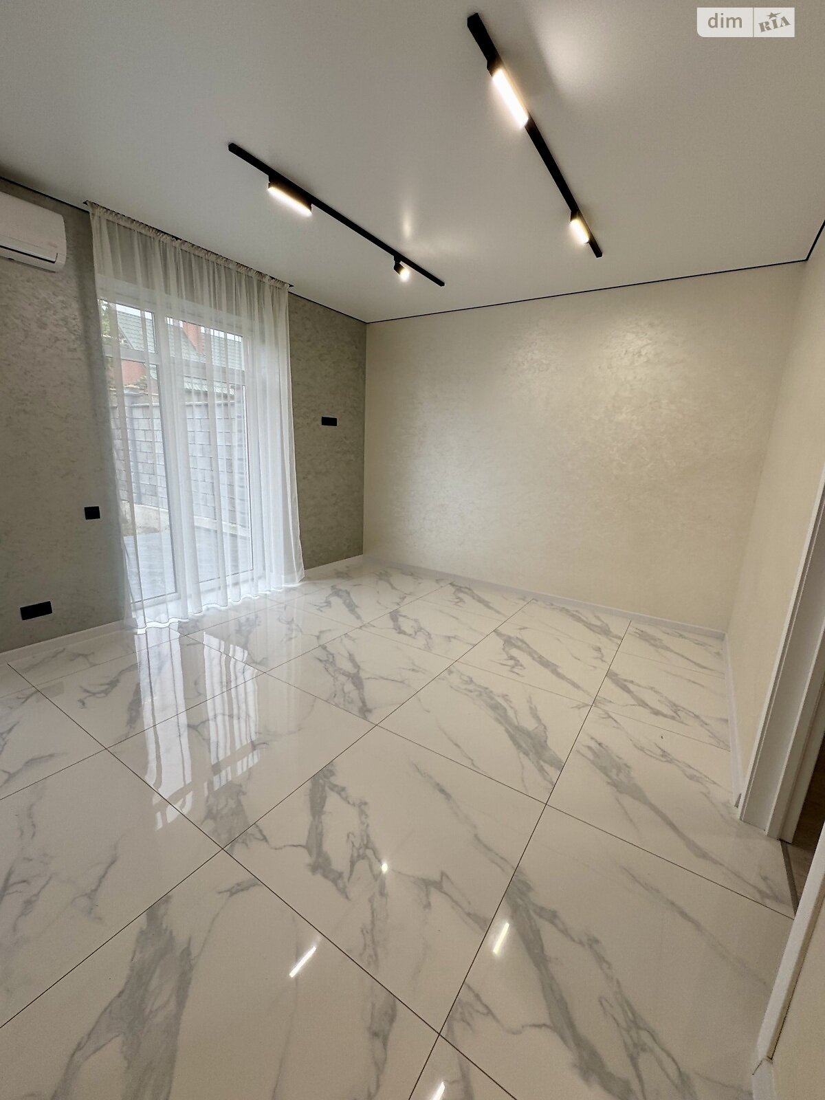 Продаж частини будинку в Рівному, вулиця Ярослава Стецько, район Щасливе, 3 кімнати фото 1