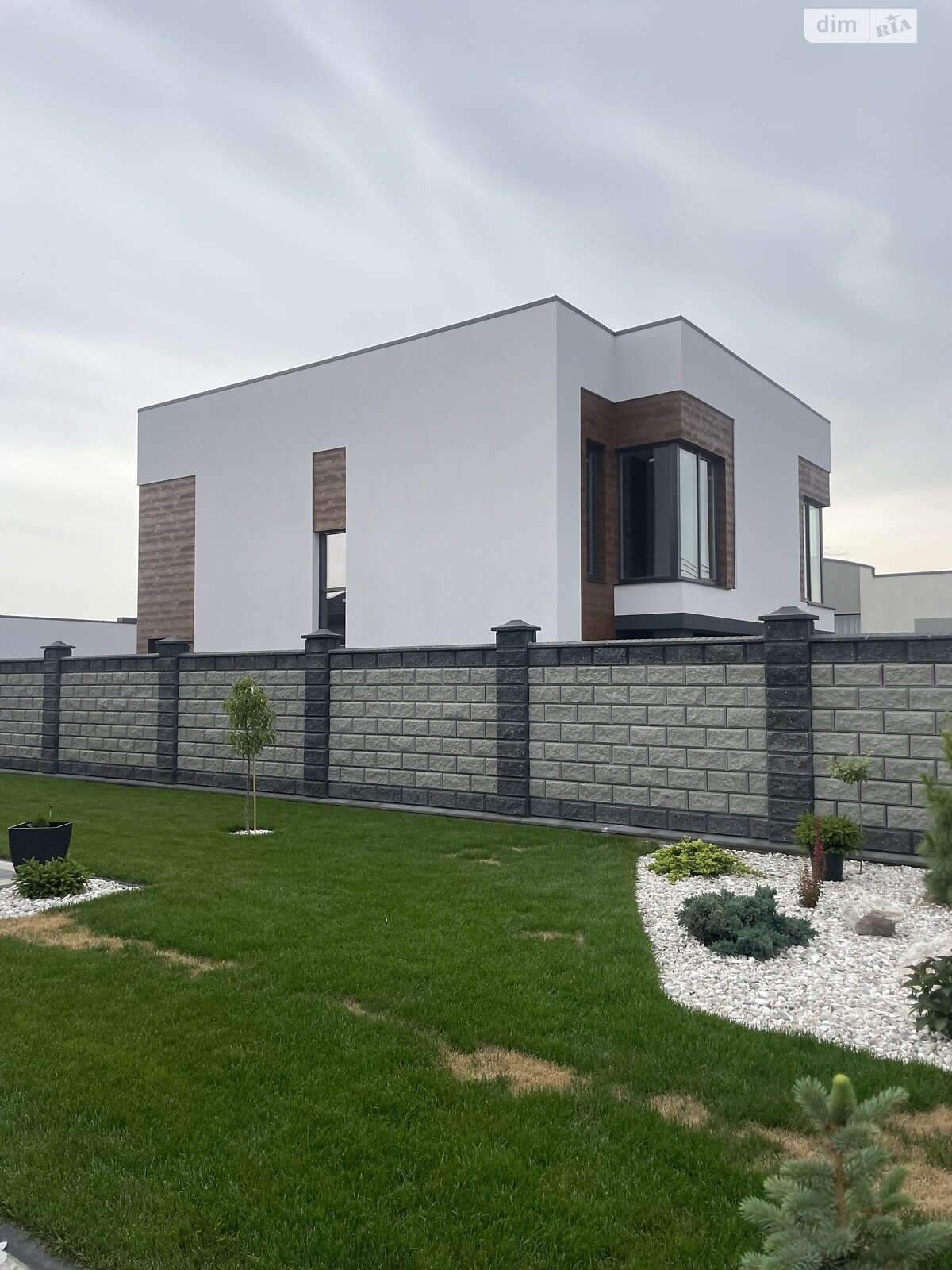Продажа части дома в Ровно, массив Звездный, 3 комнаты фото 1 Продажа части дома в Ровно, массив Звездный, 3 комнаты фото 1
