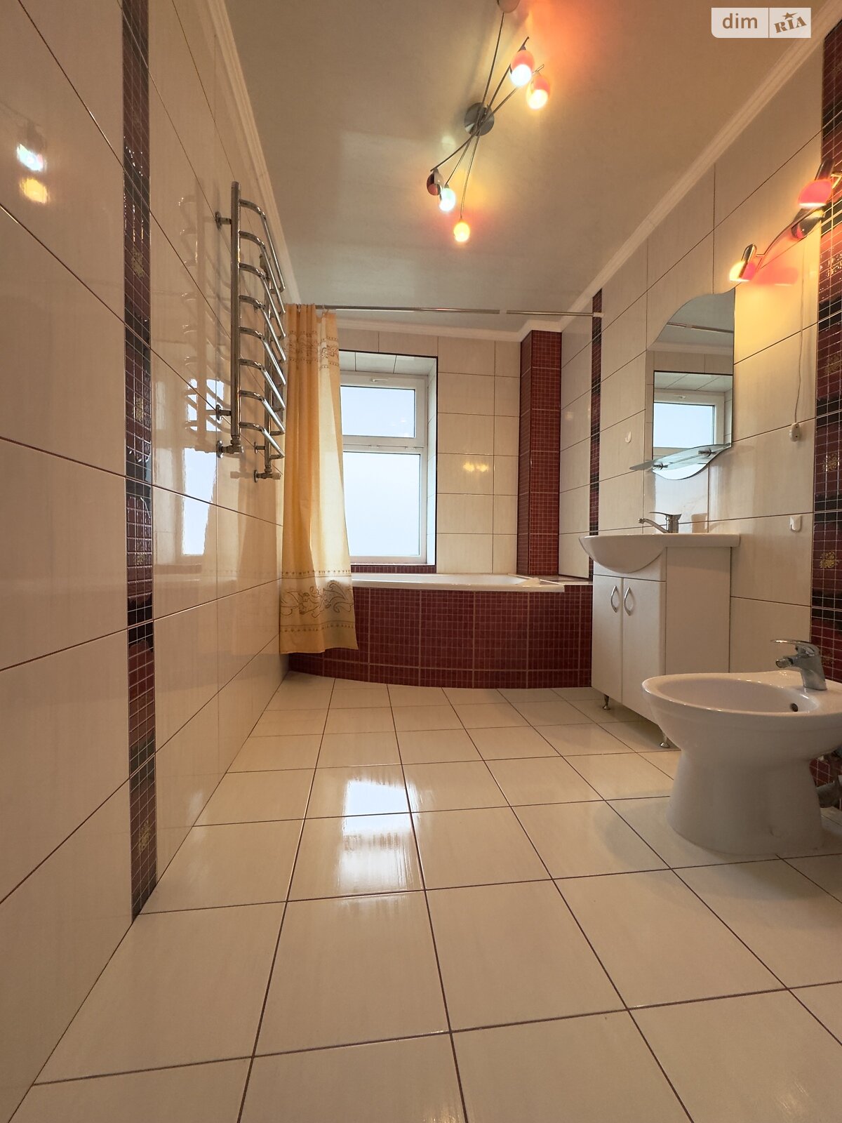 триповерховий будинок з гаражем, 250 кв. м, кирпич. Продаж в Вінниці, район Пирогово фото 1