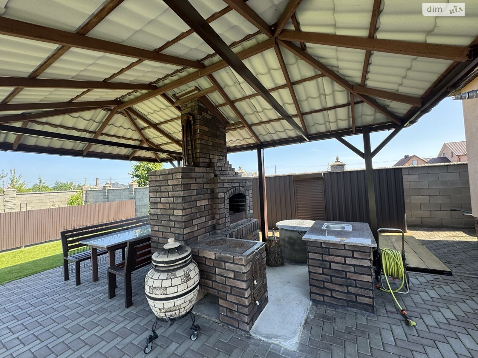 двухэтажный дом с гаражом, 223.3 кв. м, кирпич. Продажа в Александрии фото 1