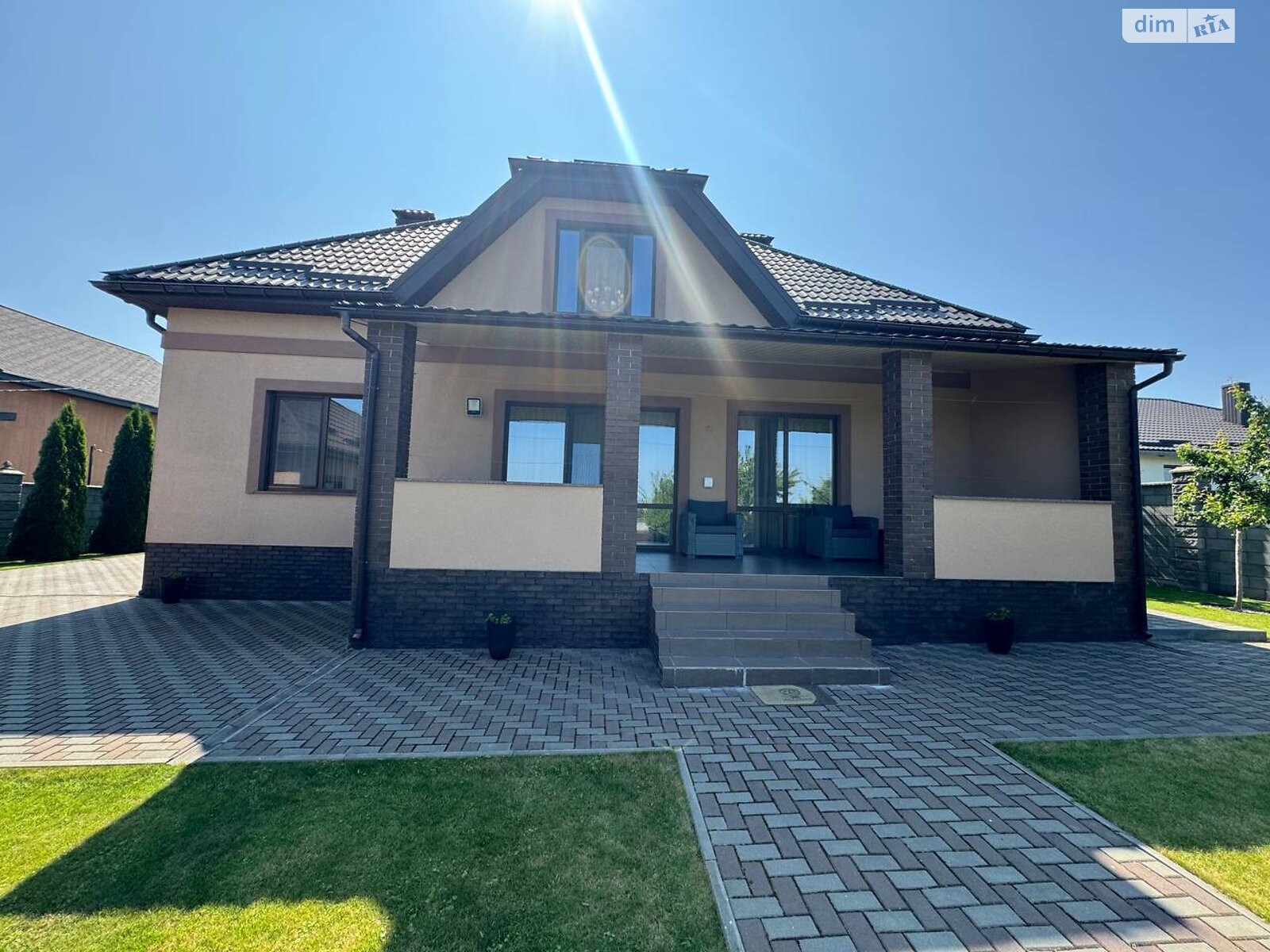 двухэтажный дом с гаражом, 223.3 кв. м, кирпич. Продажа в Александрии фото 1