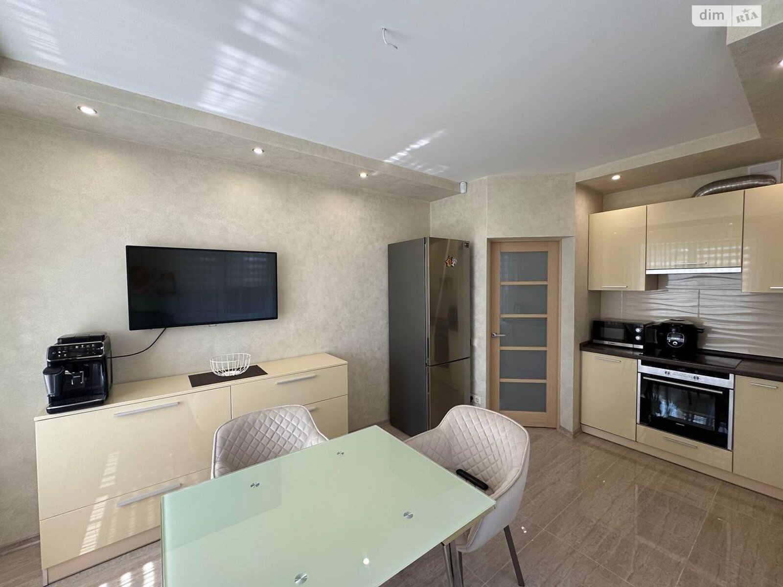 двухэтажный дом с гаражом, 223.3 кв. м, кирпич. Продажа в Александрии фото 1