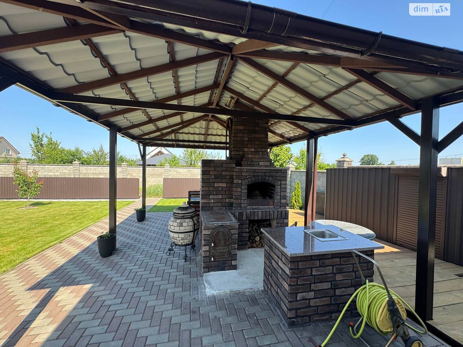 двухэтажный дом с гаражом, 223.3 кв. м, кирпич. Продажа в Александрии фото 1