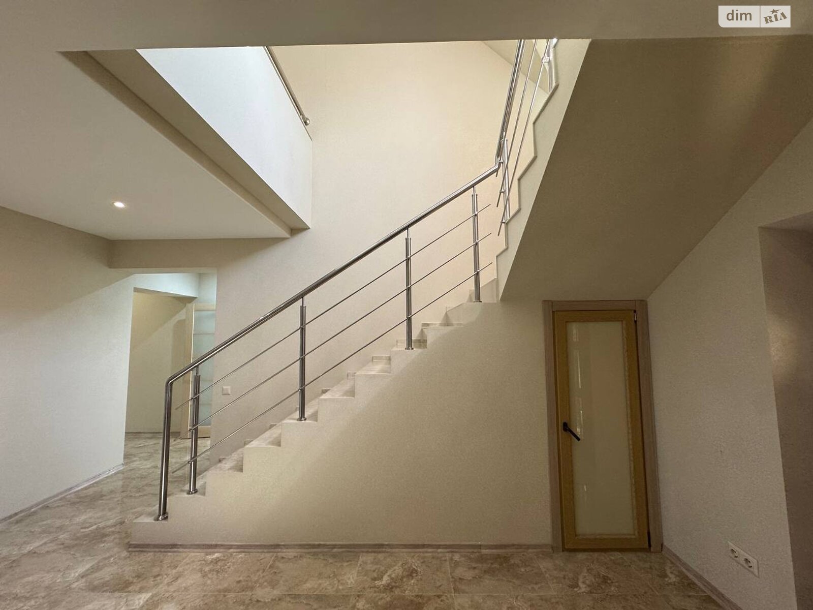 двухэтажный дом с гаражом, 223.3 кв. м, кирпич. Продажа в Александрии фото 1