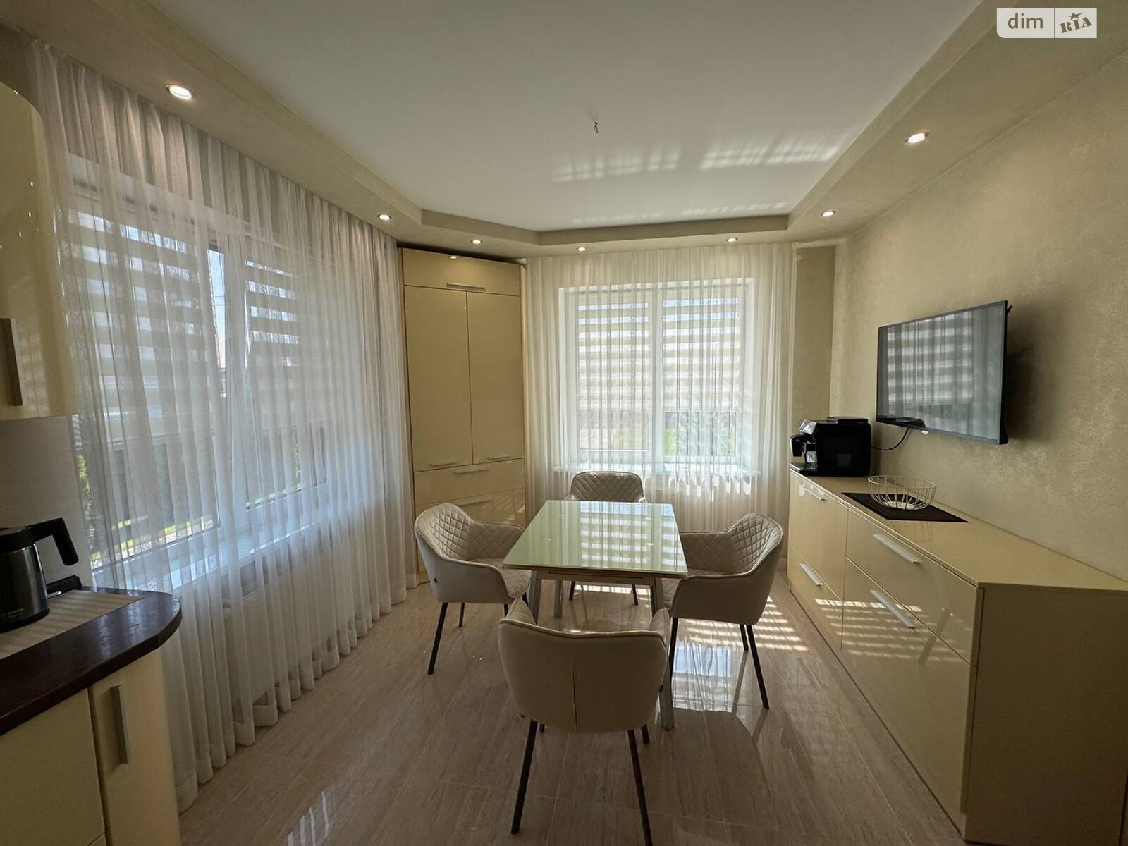 двухэтажный дом с гаражом, 223.3 кв. м, кирпич. Продажа в Александрии фото 1