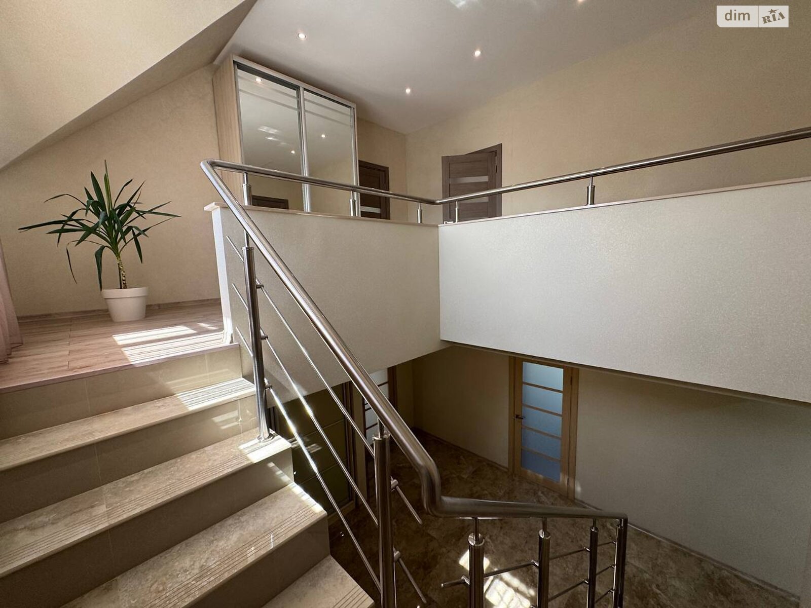 двухэтажный дом с гаражом, 223.3 кв. м, кирпич. Продажа в Александрии фото 1