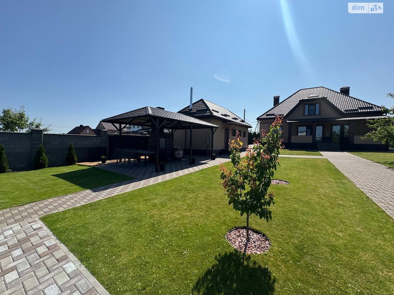 двухэтажный дом с гаражом, 223.3 кв. м, кирпич. Продажа в Александрии фото 1