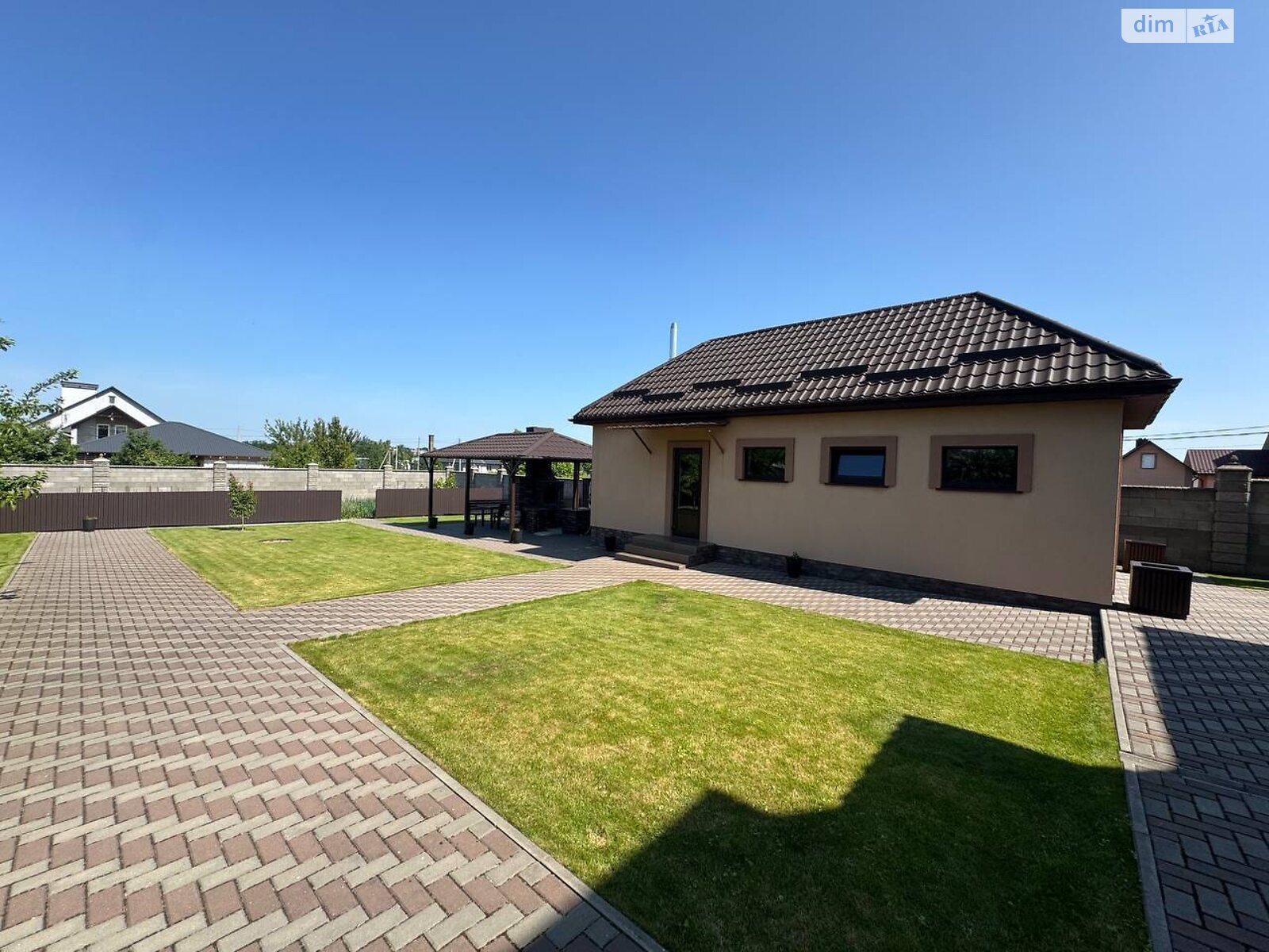 двухэтажный дом с гаражом, 223.3 кв. м, кирпич. Продажа в Александрии фото 1