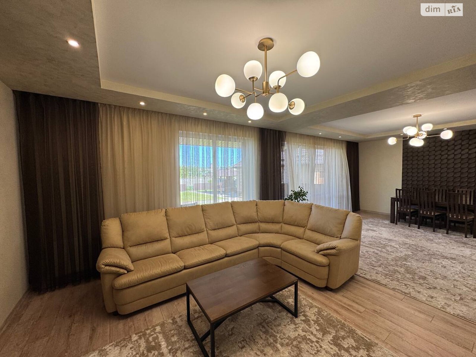 двухэтажный дом с гаражом, 223.3 кв. м, кирпич. Продажа в Александрии фото 1