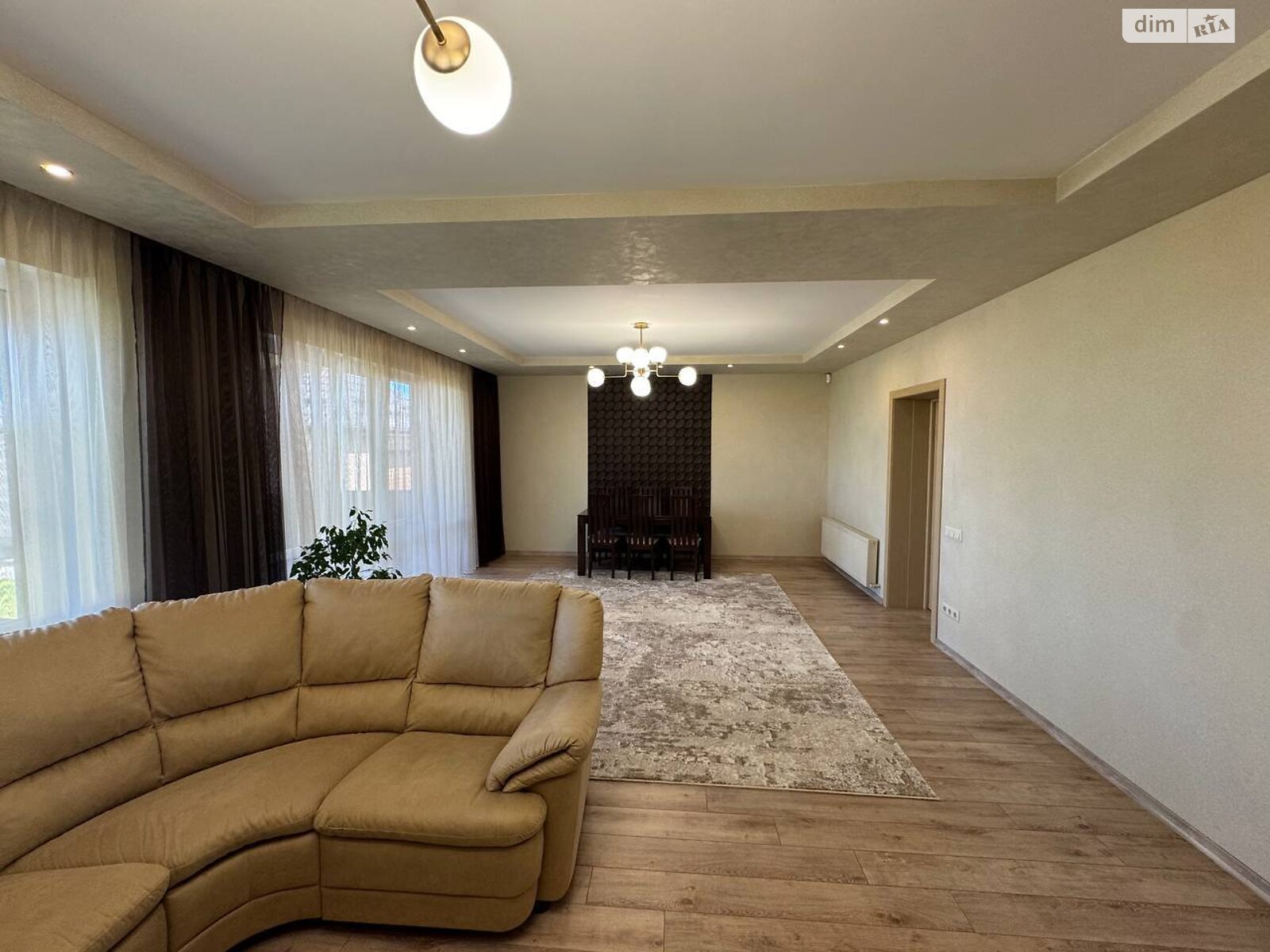 двухэтажный дом с гаражом, 223.3 кв. м, кирпич. Продажа в Александрии фото 1