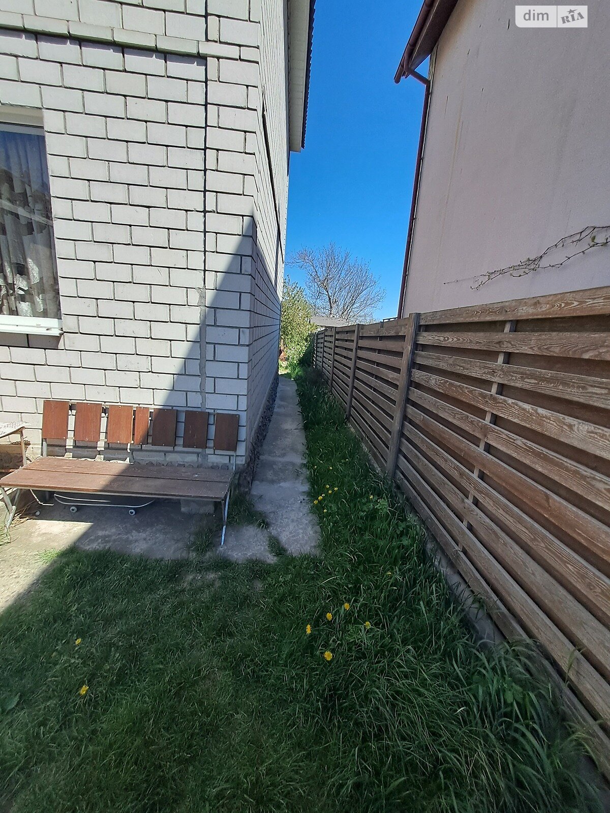 двухэтажный дом с балконом, 105 кв. м, кирпич. Продажа в Александровке фото 1