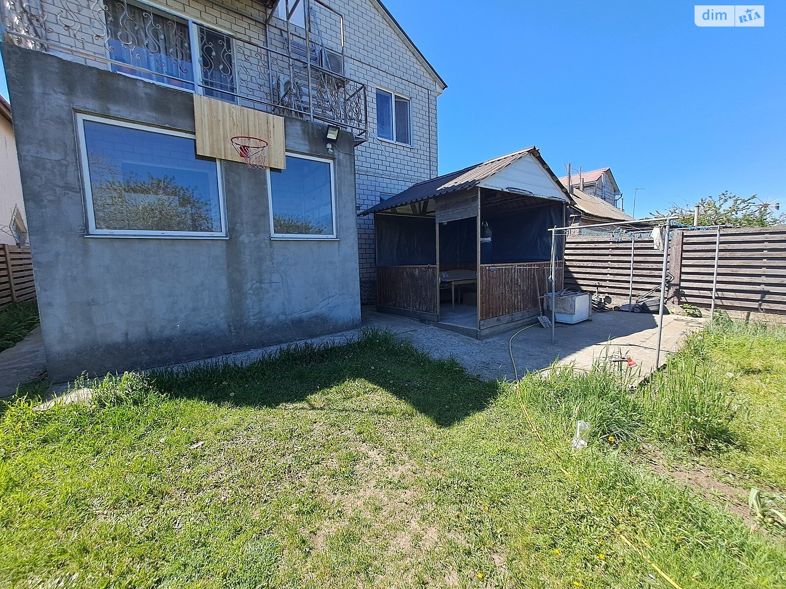 двухэтажный дом с балконом, 105 кв. м, кирпич. Продажа в Александровке фото 1