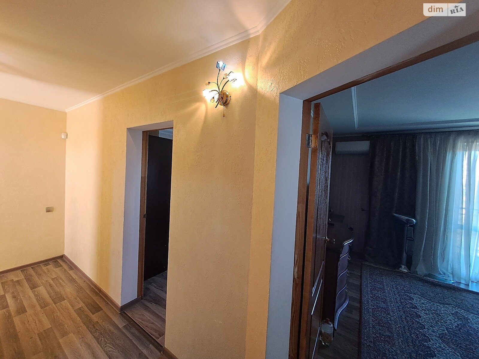 двухэтажный дом с балконом, 105 кв. м, кирпич. Продажа в Александровке фото 1