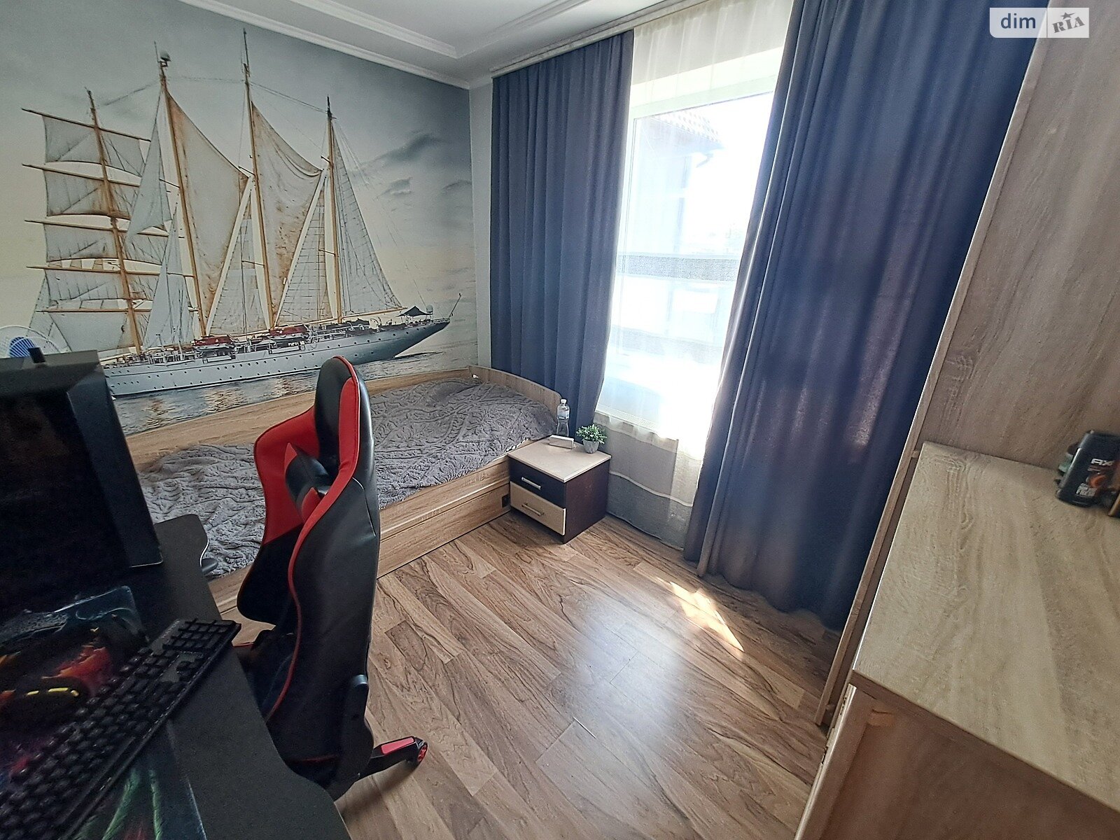 двухэтажный дом с балконом, 105 кв. м, кирпич. Продажа в Александровке фото 1