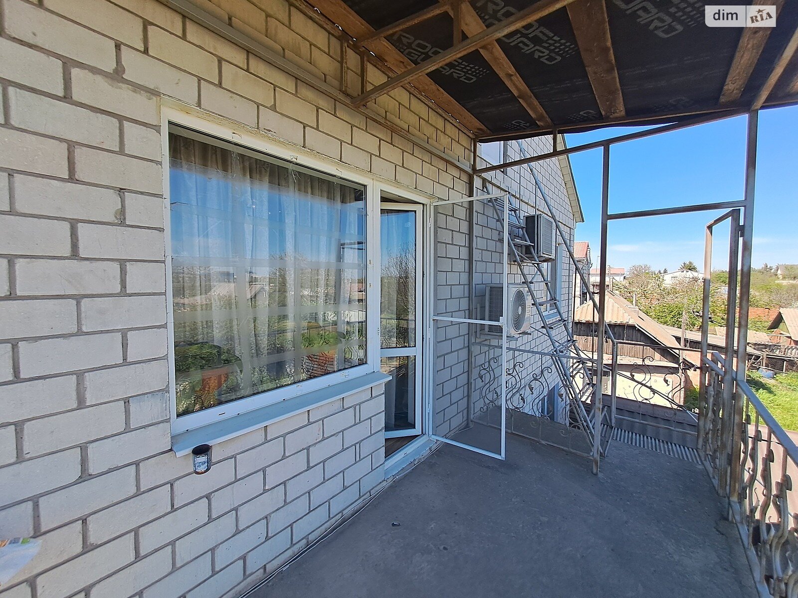 двухэтажный дом с балконом, 105 кв. м, кирпич. Продажа в Александровке фото 1