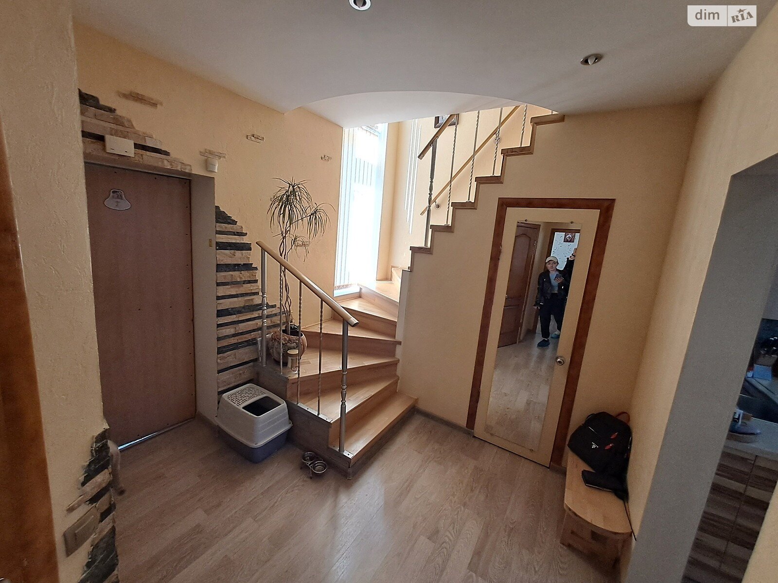 двухэтажный дом с балконом, 105 кв. м, кирпич. Продажа в Александровке фото 1