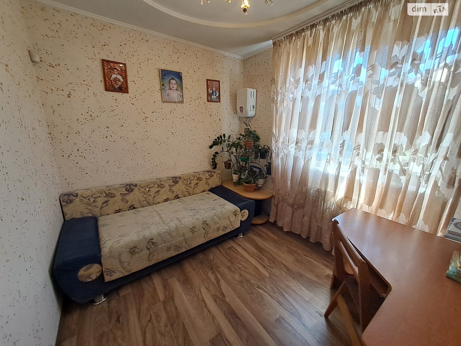 двухэтажный дом с балконом, 105 кв. м, кирпич. Продажа в Александровке фото 1