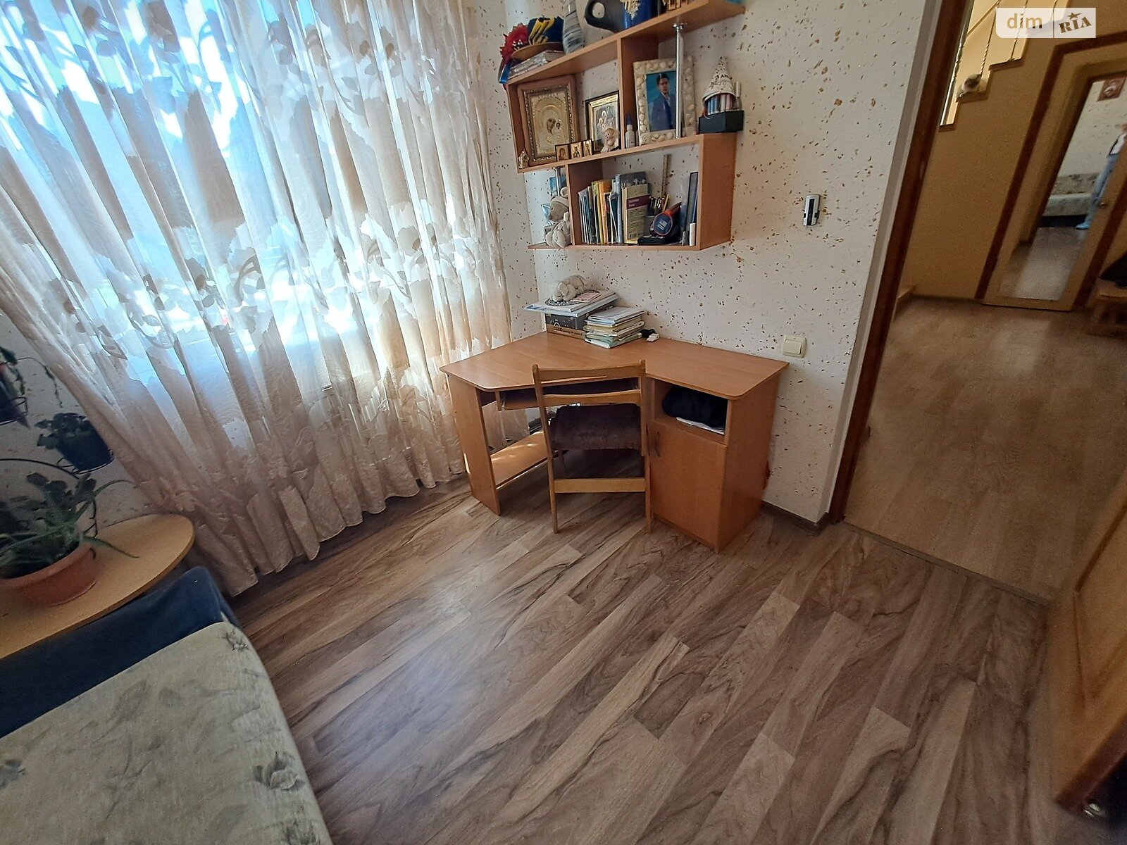 двухэтажный дом с балконом, 105 кв. м, кирпич. Продажа в Александровке фото 1