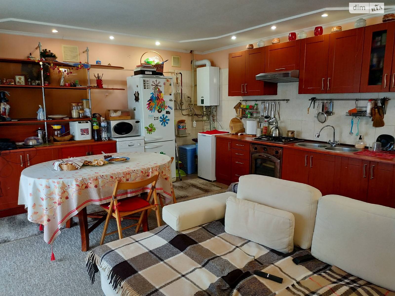 трехэтажный дом с отоплением, 105.8 кв. м, бутовый камень. Продажа в Александровке фото 1 трехэтажный дом с отоплением, 105.8 кв. м, бутовый камень. Продажа в Александровке фото 1