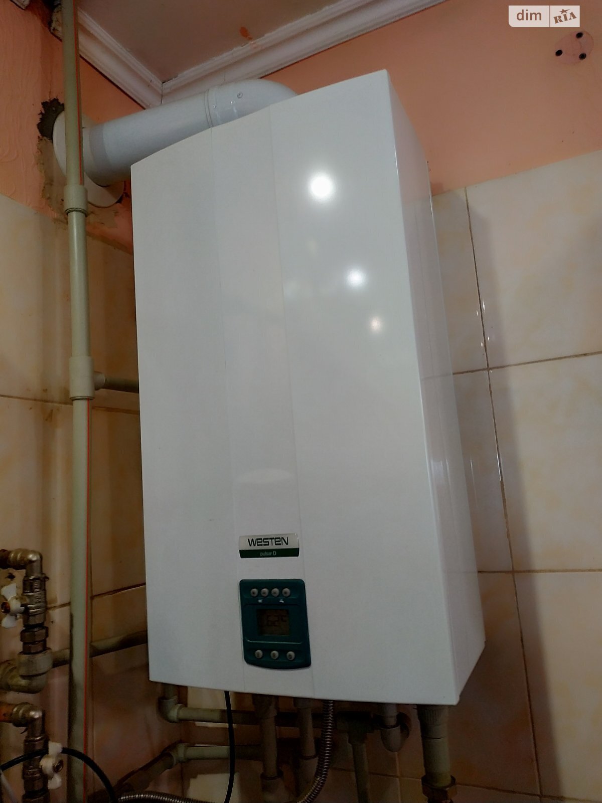 трехэтажный дом с отоплением, 105.8 кв. м, бутовый камень. Продажа в Александровке фото 1 трехэтажный дом с отоплением, 105.8 кв. м, бутовый камень. Продажа в Александровке фото 1