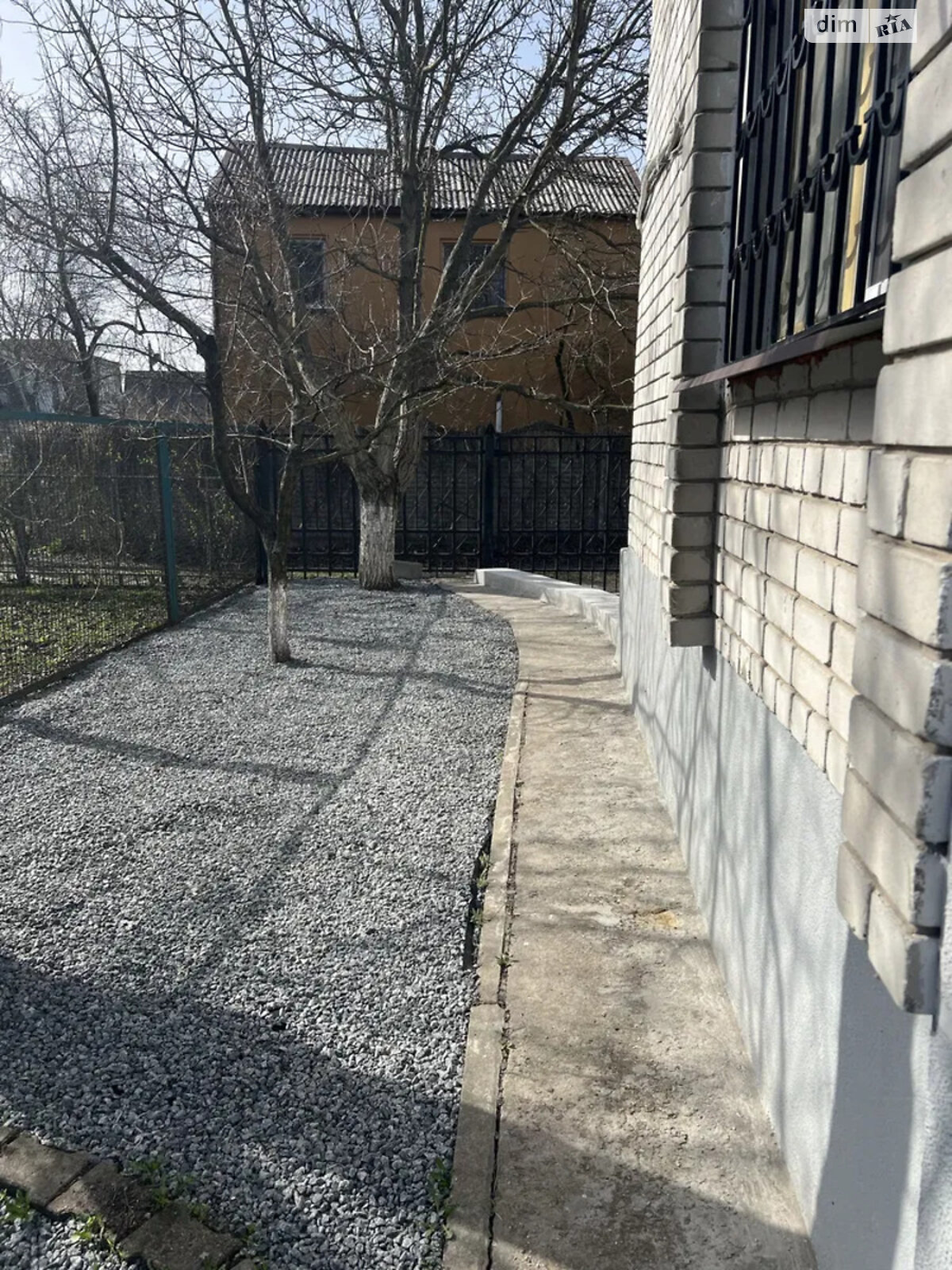 трехэтажный дом с мебелью, 165 кв. м, кирпич. Продажа в Новоселовке фото 1 трехэтажный дом с мебелью, 165 кв. м, кирпич. Продажа в Новоселовке фото 1