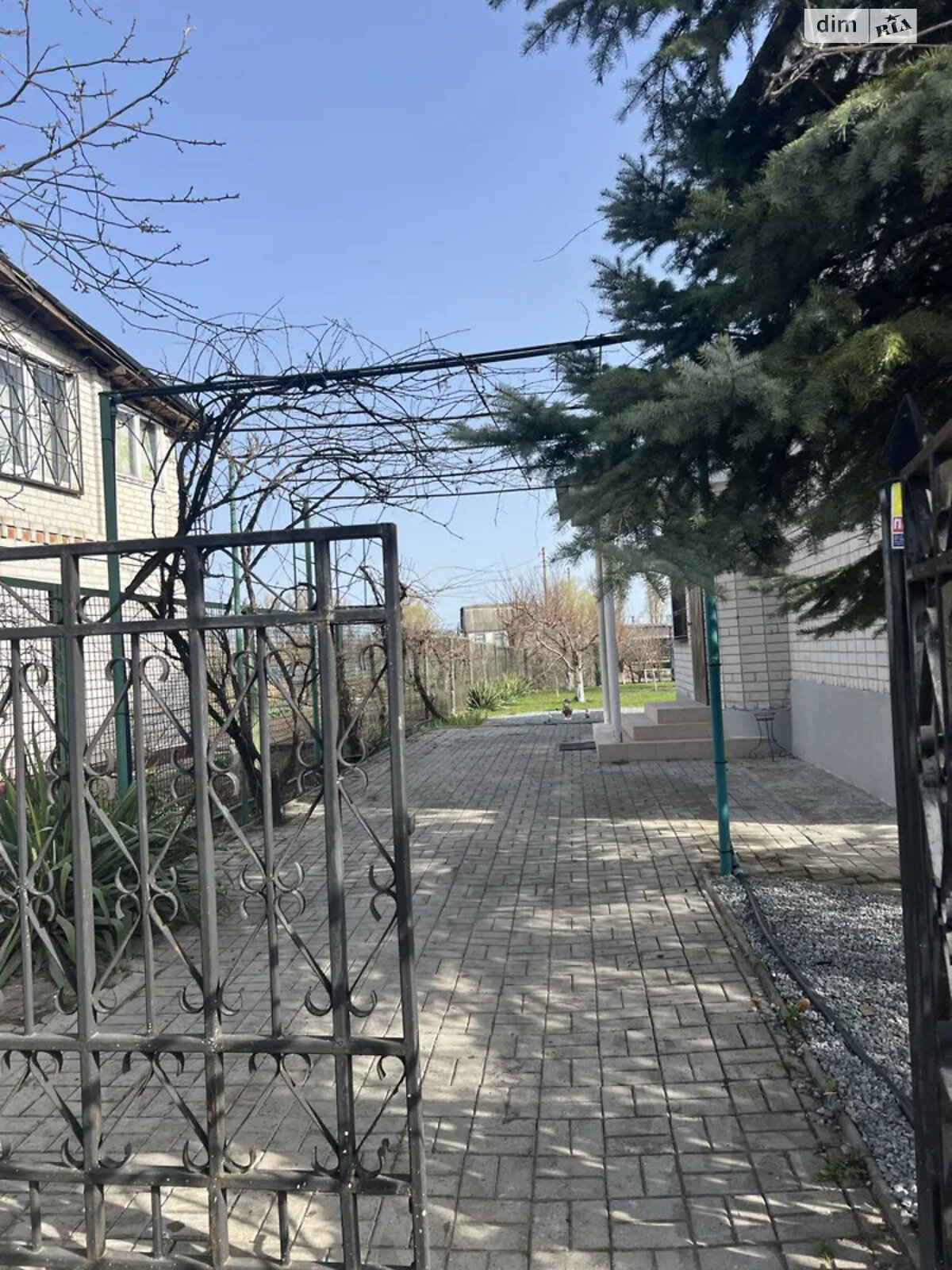 трехэтажный дом с мебелью, 165 кв. м, кирпич. Продажа в Новоселовке фото 1 трехэтажный дом с мебелью, 165 кв. м, кирпич. Продажа в Новоселовке фото 1