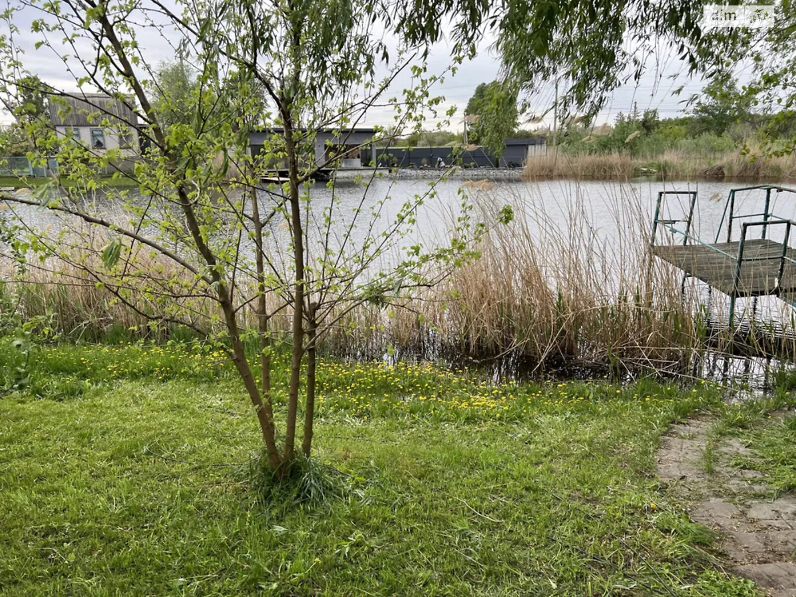 трехэтажный дом с мебелью, 165 кв. м, кирпич. Продажа в Новоселовке фото 1 трехэтажный дом с мебелью, 165 кв. м, кирпич. Продажа в Новоселовке фото 1