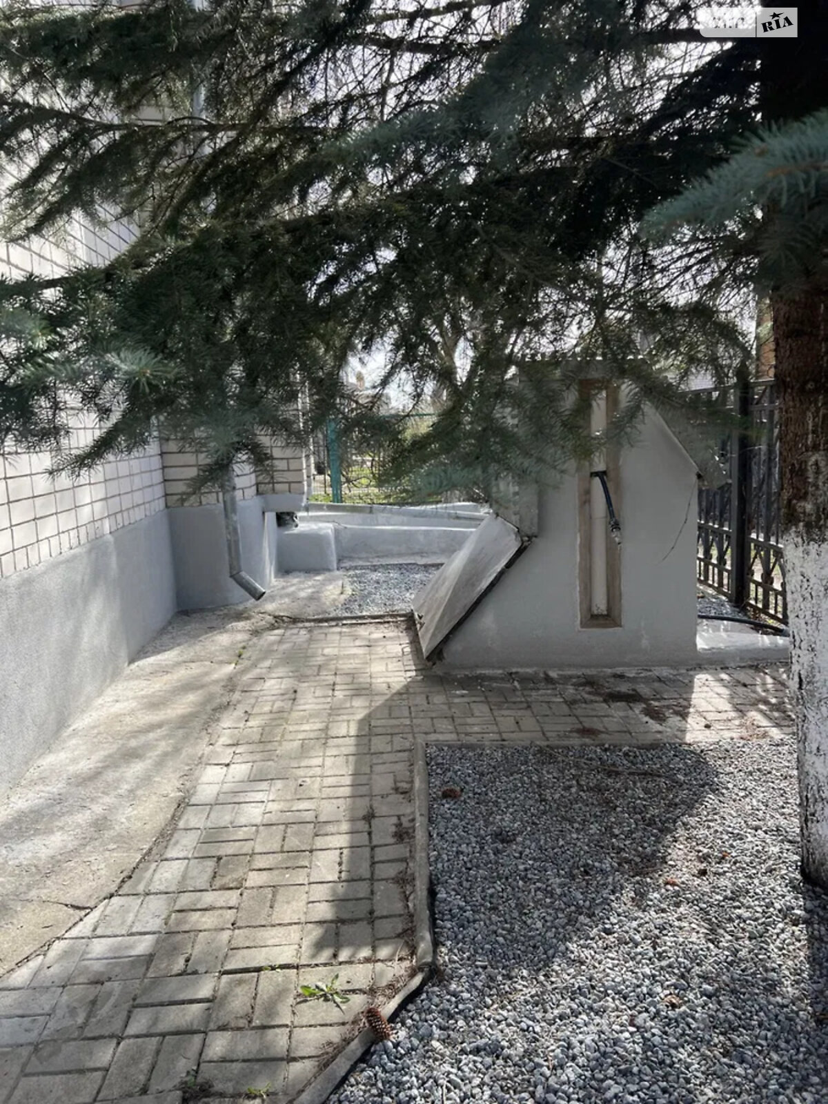трехэтажный дом с мебелью, 165 кв. м, кирпич. Продажа в Новоселовке фото 1 трехэтажный дом с мебелью, 165 кв. м, кирпич. Продажа в Новоселовке фото 1