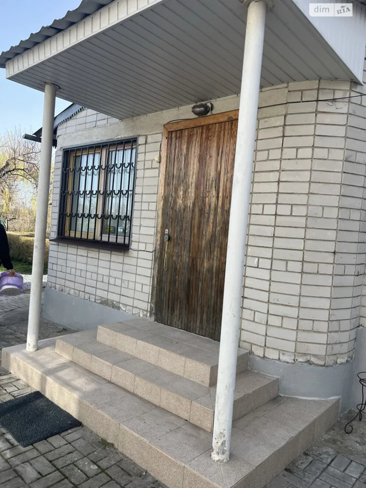 трехэтажный дом с мебелью, 165 кв. м, кирпич. Продажа в Новоселовке фото 1 трехэтажный дом с мебелью, 165 кв. м, кирпич. Продажа в Новоселовке фото 1