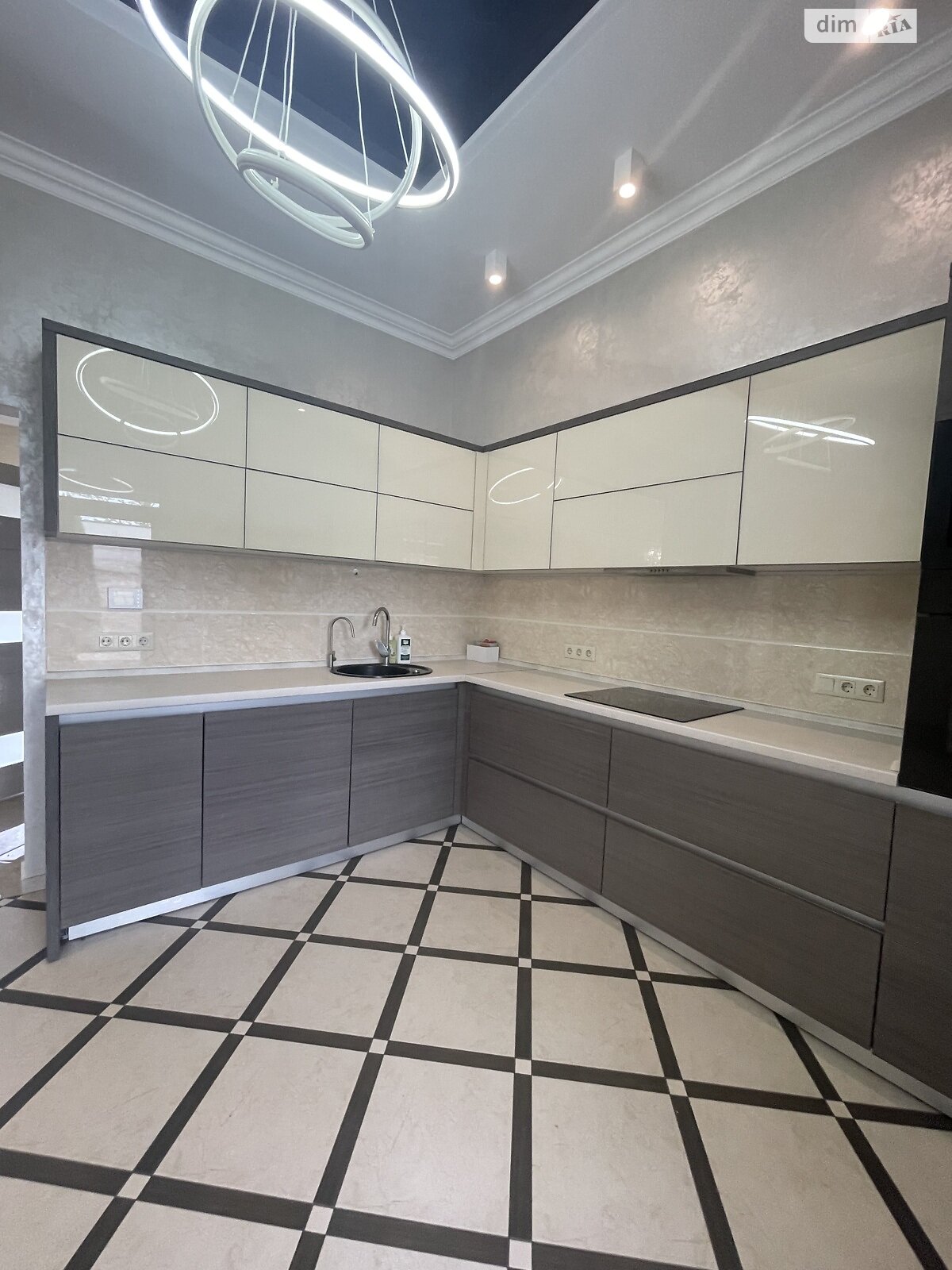 двухэтажный дом с верандой, 182.6 кв. м, кирпич. Продажа в Александровке фото 1 двухэтажный дом с верандой, 182.6 кв. м, кирпич. Продажа в Александровке фото 1