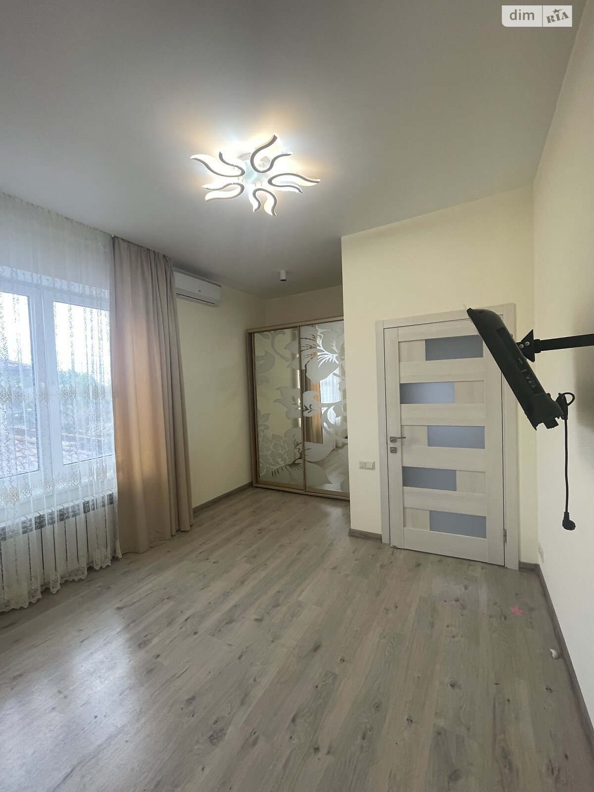 двухэтажный дом с верандой, 182.6 кв. м, кирпич. Продажа в Александровке фото 1 двухэтажный дом с верандой, 182.6 кв. м, кирпич. Продажа в Александровке фото 1
