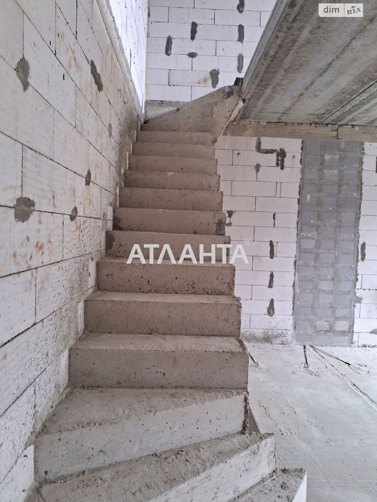 трехэтажный дом, 119 кв. м, газобетон. Продажа в Авангарде фото 1