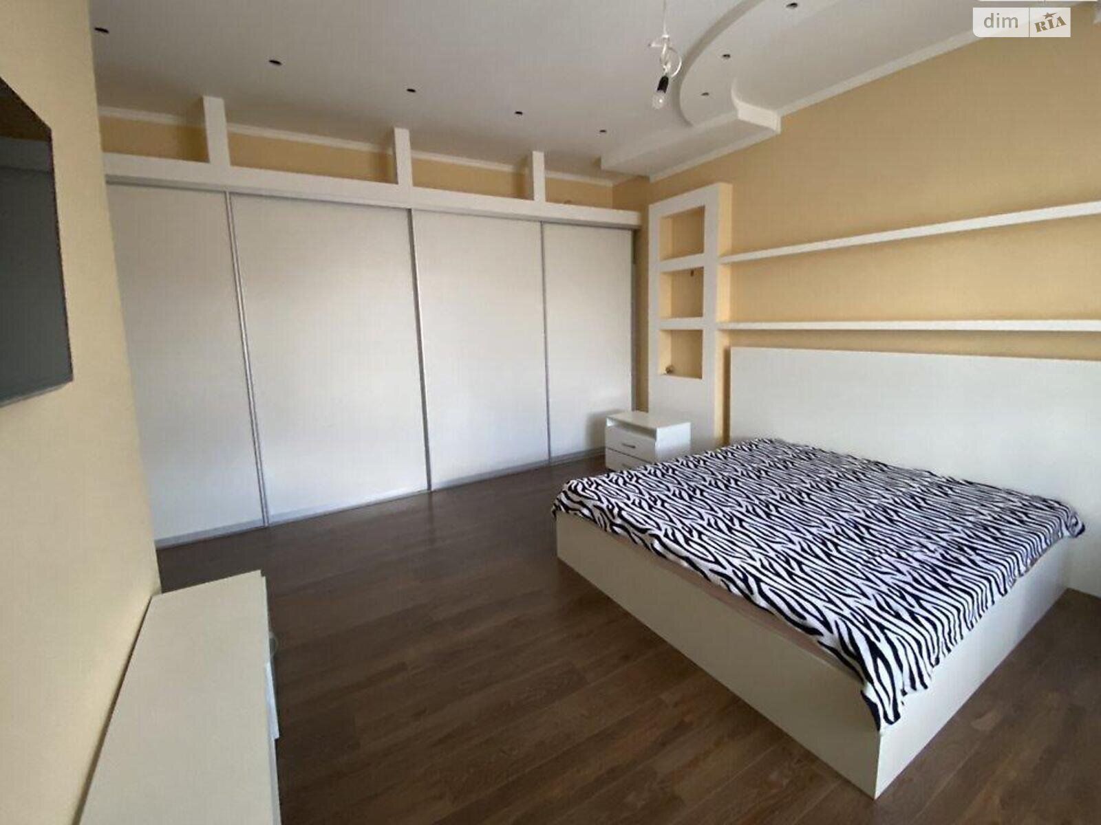 трехэтажный дом, 287 кв. м, кирпич. Продажа в Авангарде фото 1