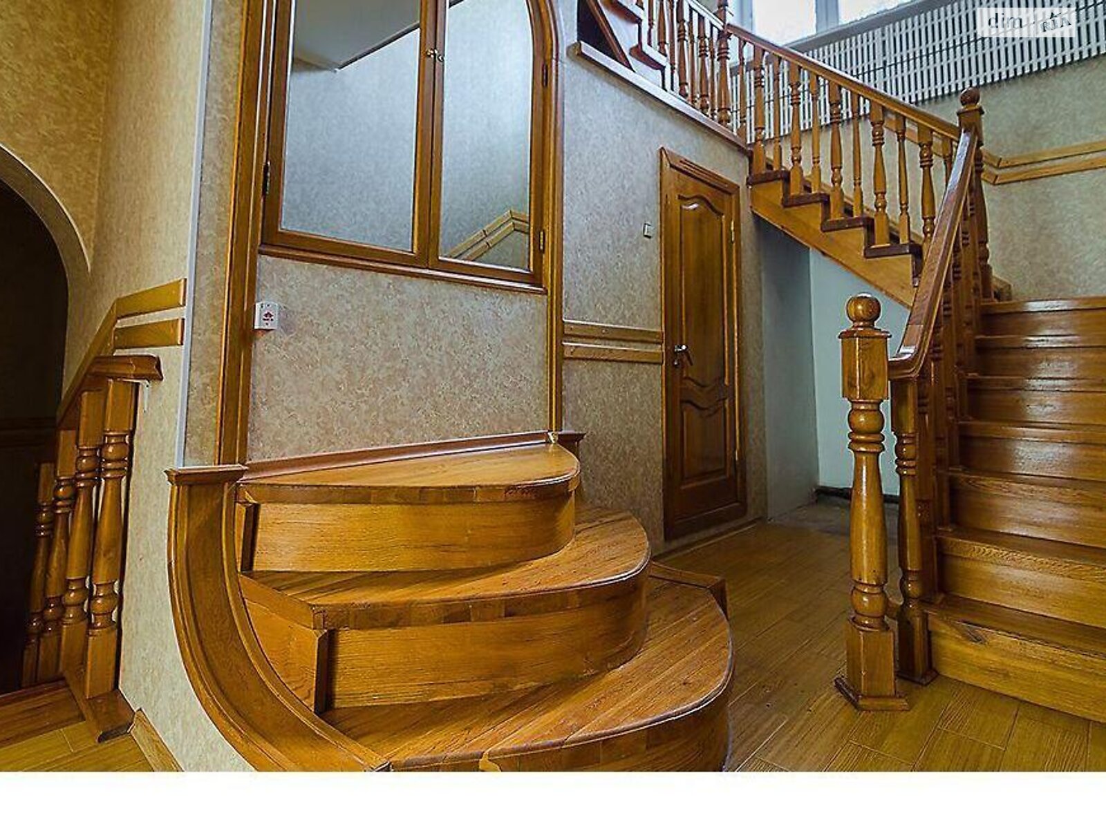 трехэтажный дом, 355 кв. м, кирпич. Продажа в Бабаях фото 1