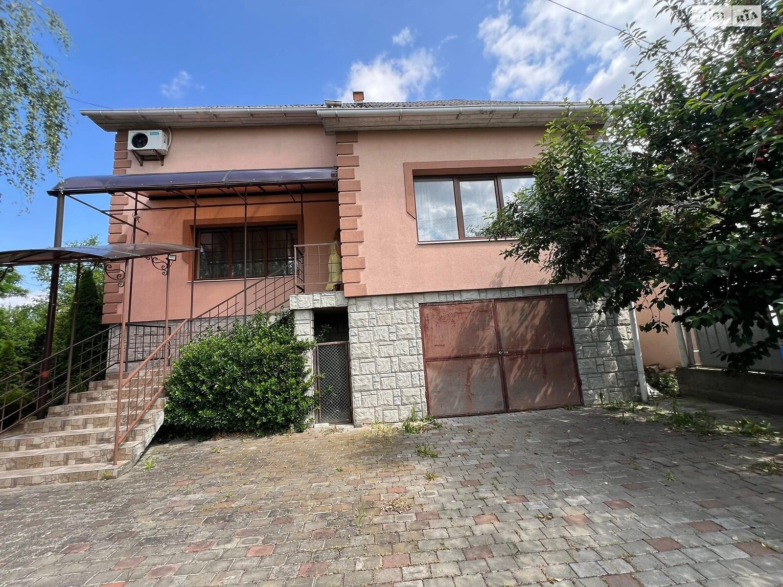 двухэтажный дом с гаражом, 294 кв. м, кирпич. Продажа в Баранинцах фото 1 двухэтажный дом с гаражом, 294 кв. м, кирпич. Продажа в Баранинцах фото 1