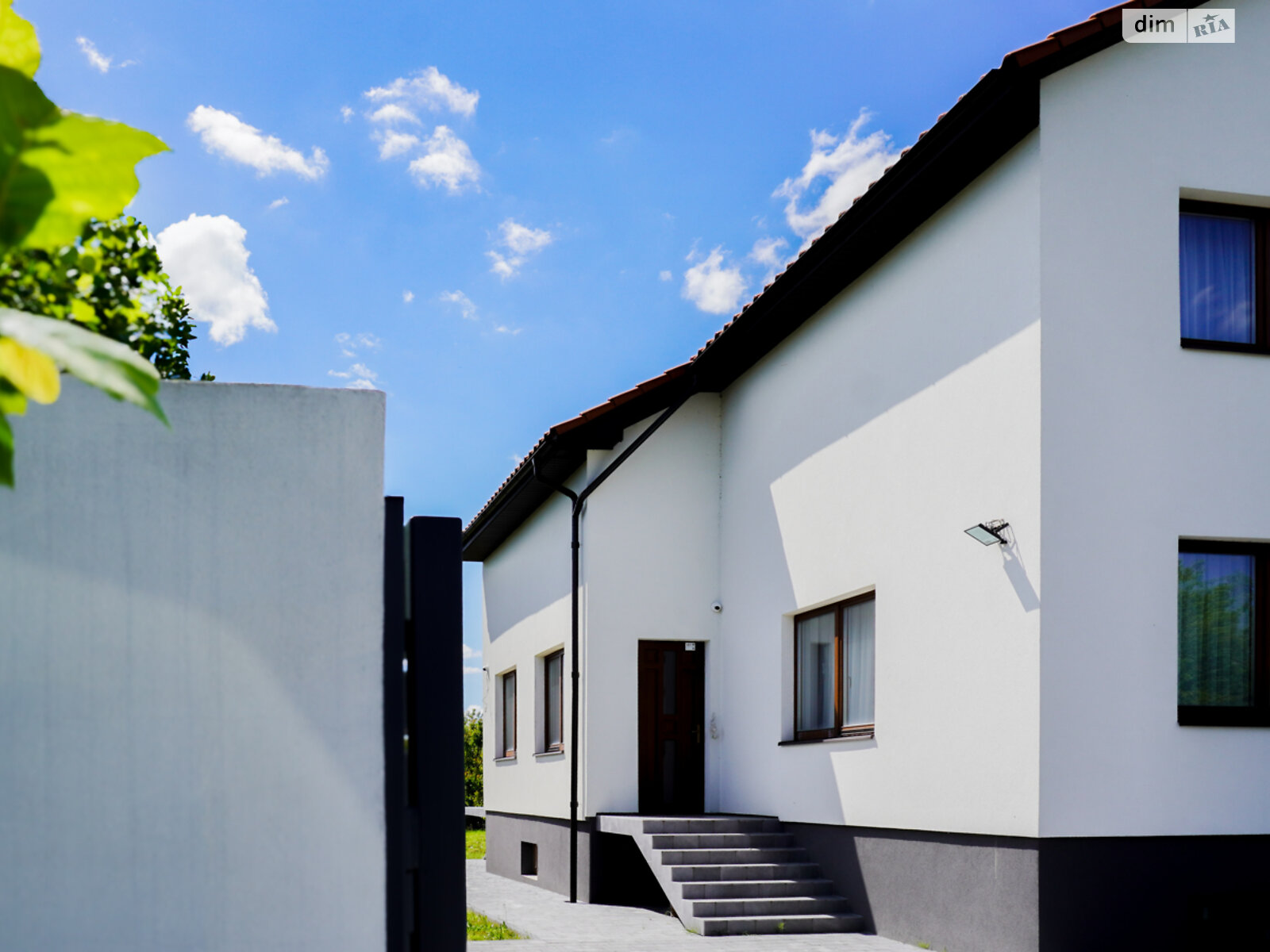 триповерховий будинок з гаражем, 311 кв. м, цегла. Продаж у Баранинці фото 1 триповерховий будинок з гаражем, 311 кв. м, цегла. Продаж у Баранинці фото 1