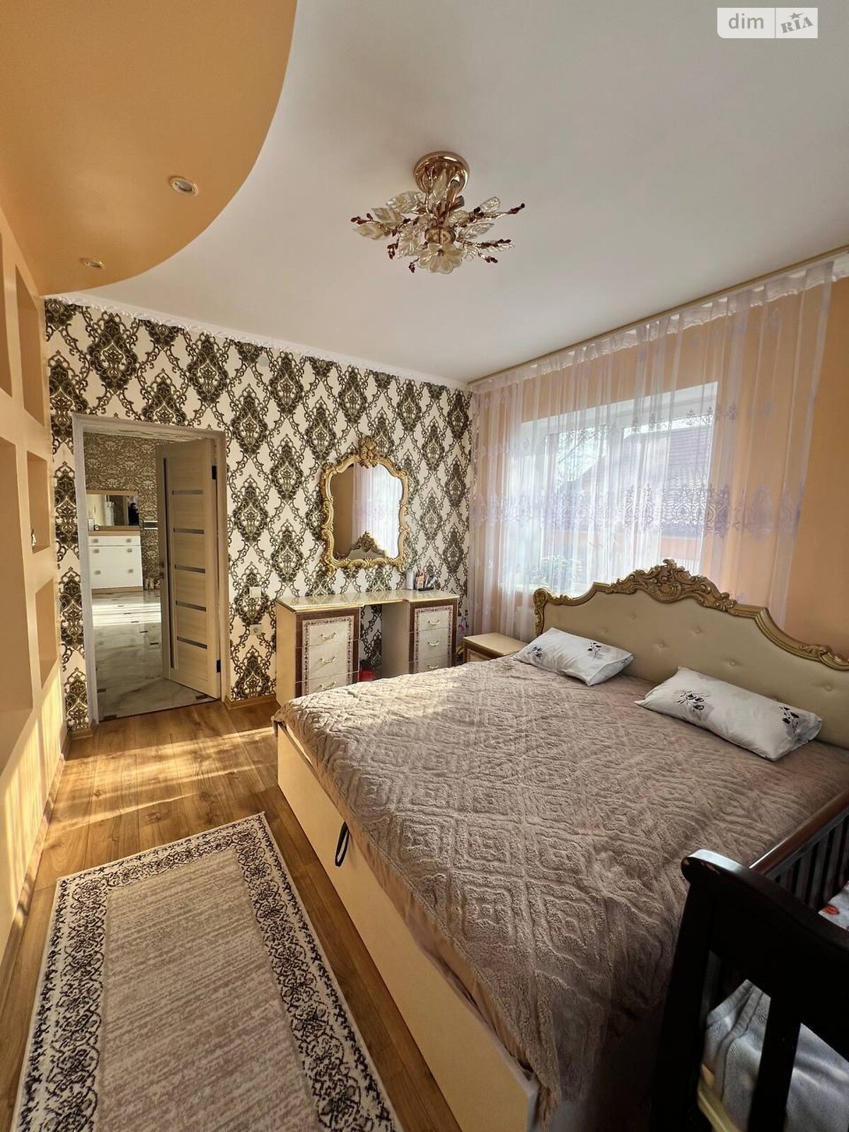 двухэтажный дом с гаражом, 245.3 кв. м, кирпич. Продажа в Бартатовом фото 1