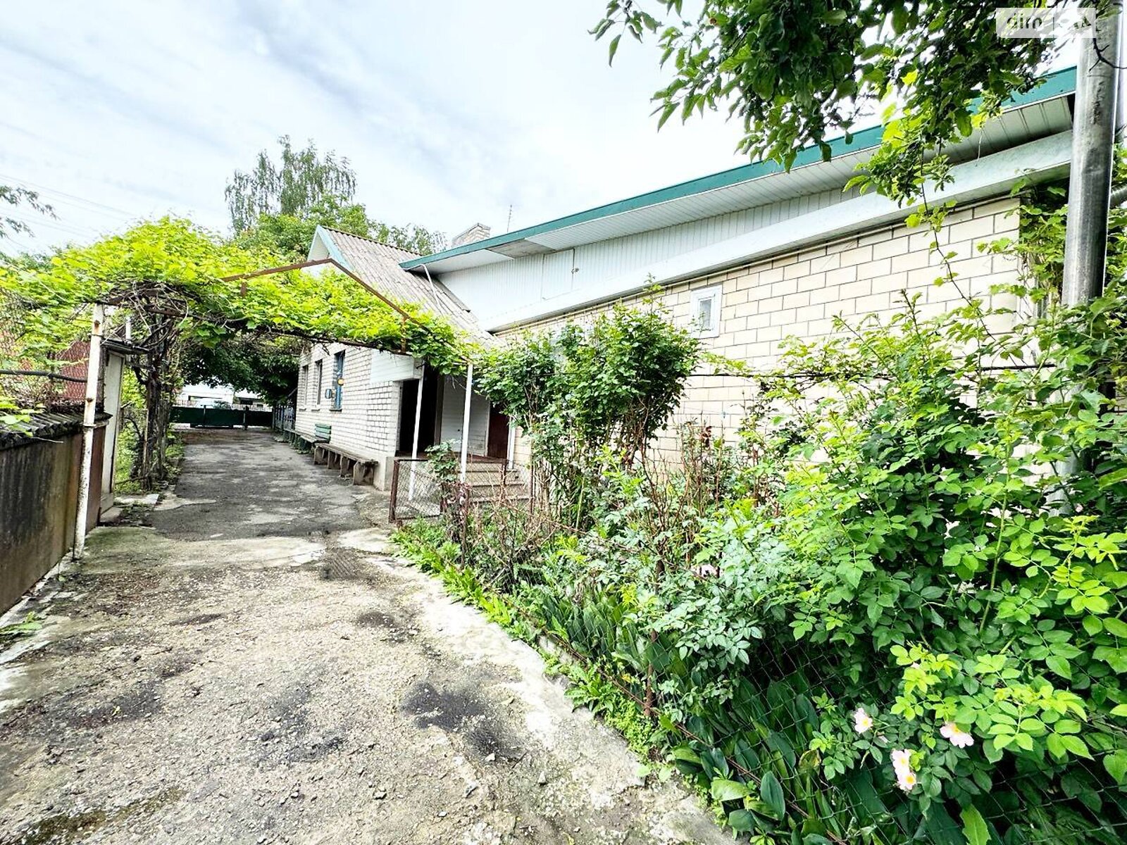 одноэтажный дом с гаражом, 138 кв. м, кирпич. Продажа в Барышевке район Барышевка фото 1