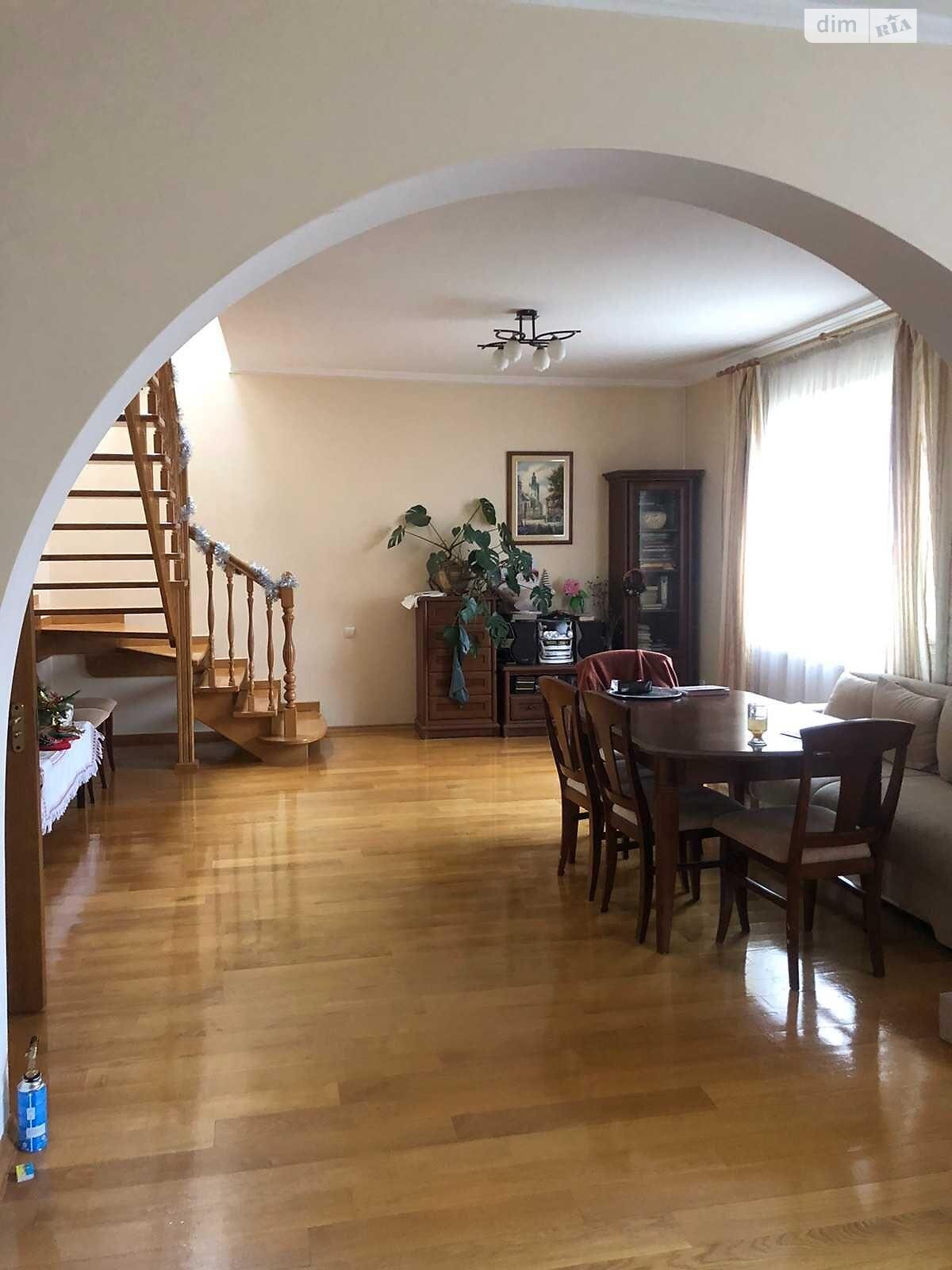двухэтажный дом с ремонтом, 230 кв. м, кирпич. Продажа в Басовке фото 1 двухэтажный дом с ремонтом, 230 кв. м, кирпич. Продажа в Басовке фото 1