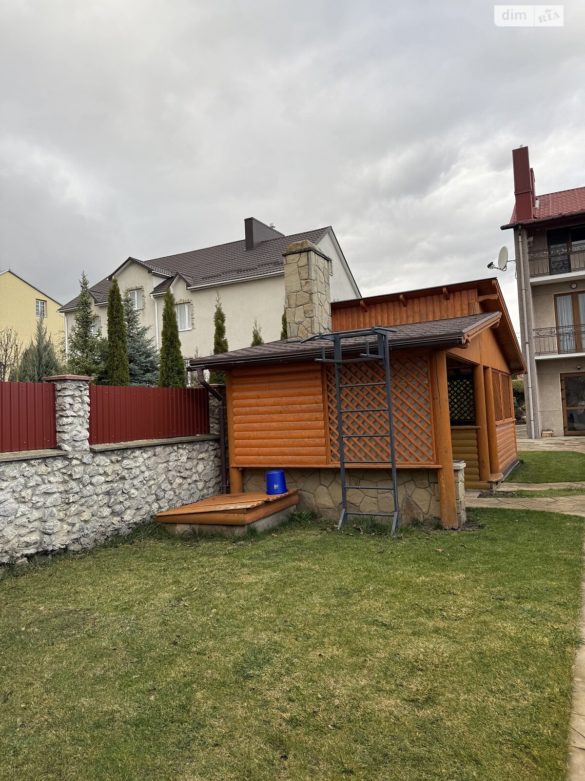 трехэтажный дом беседка, 220 кв. м, кирпич. Продажа в Байковцах фото 1 трехэтажный дом беседка, 220 кв. м, кирпич. Продажа в Байковцах фото 1