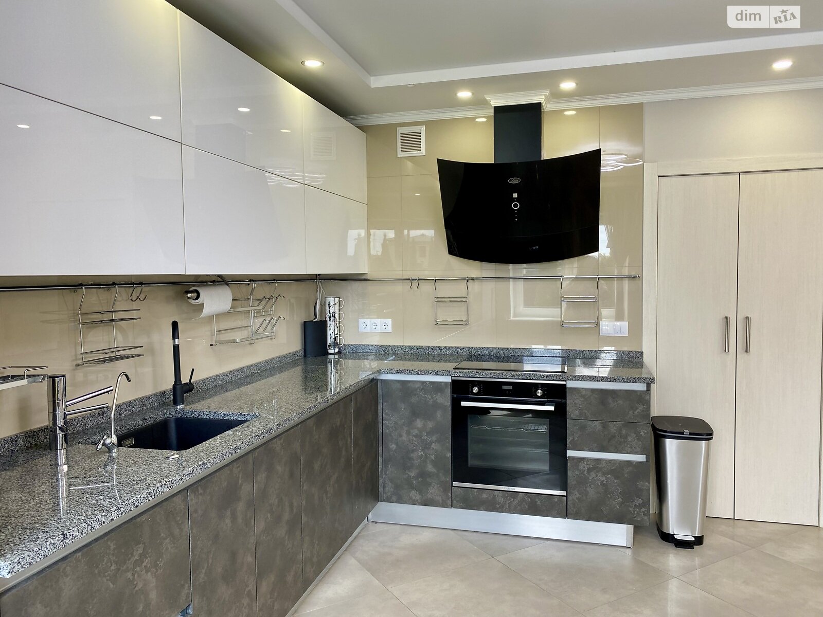 двоповерховий будинок з гаражем, 197.2 кв. м, цегла. Продаж у Байківці фото 1 двоповерховий будинок з гаражем, 197.2 кв. м, цегла. Продаж у Байківці фото 1