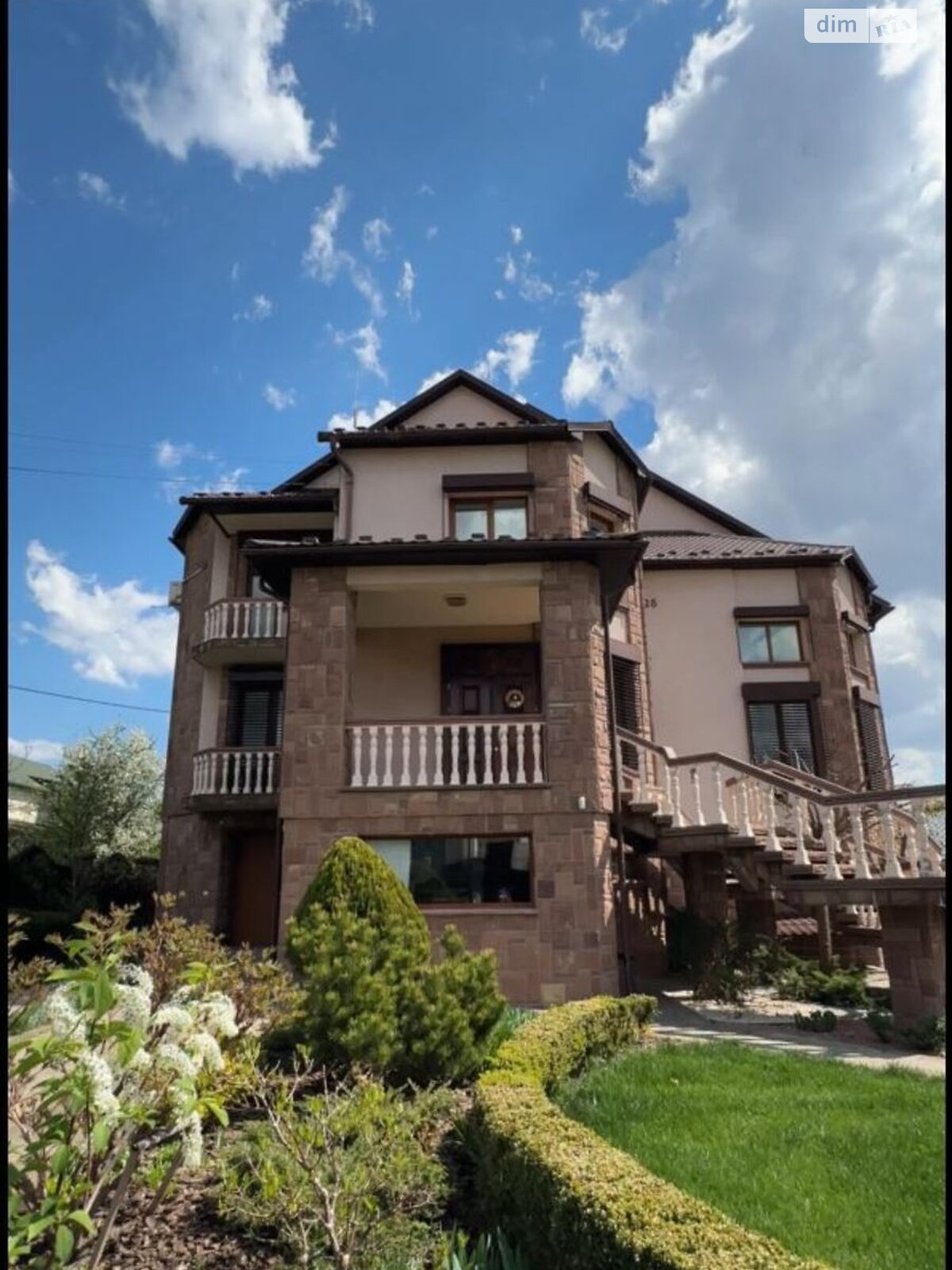 трехэтажный дом с балконом, 710.3 кв. м, керамический блок. Продажа в Байковцах фото 1 трехэтажный дом с балконом, 710.3 кв. м, керамический блок. Продажа в Байковцах фото 1