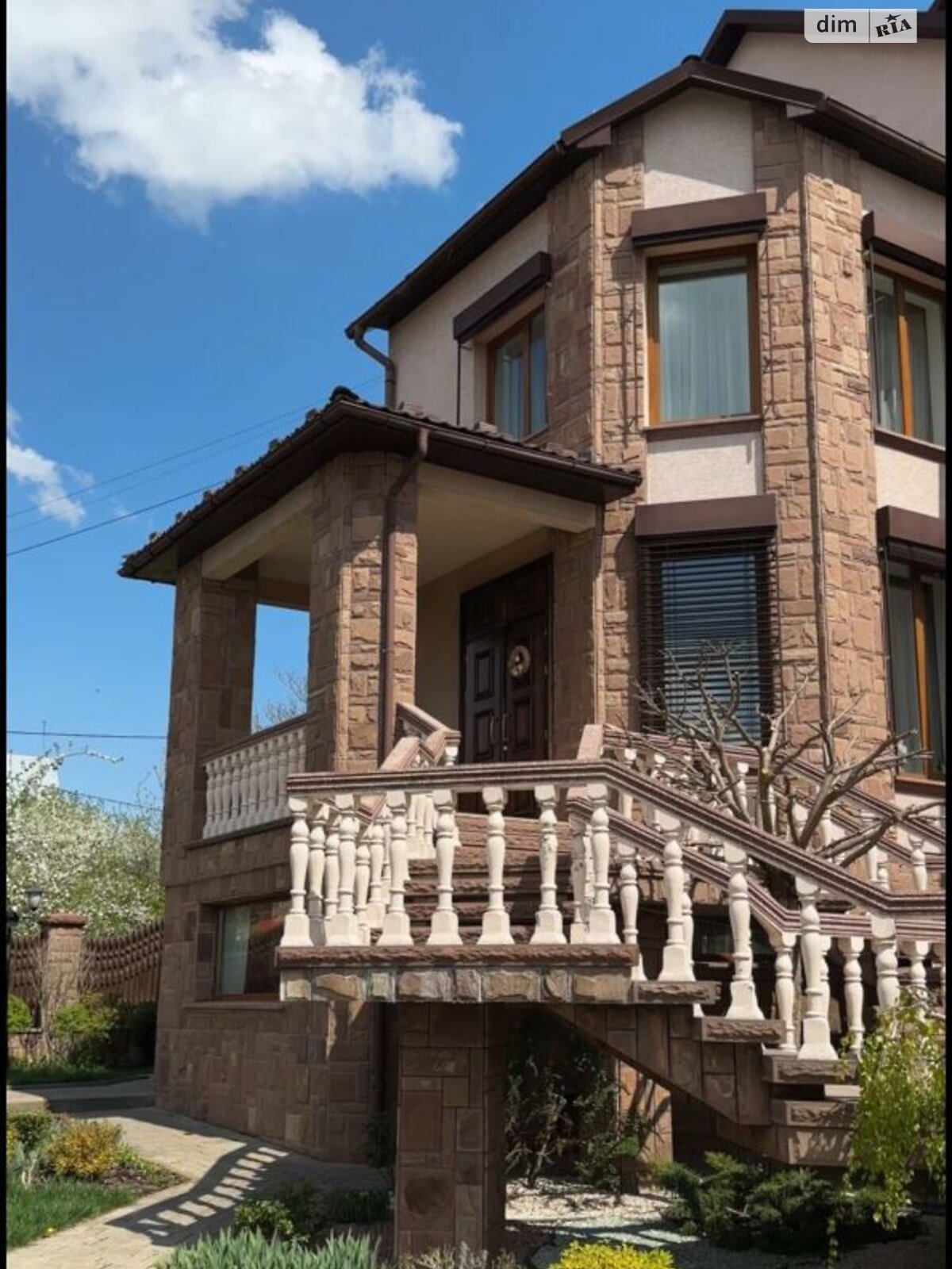 трехэтажный дом с балконом, 710.3 кв. м, керамический блок. Продажа в Байковцах фото 1 трехэтажный дом с балконом, 710.3 кв. м, керамический блок. Продажа в Байковцах фото 1
